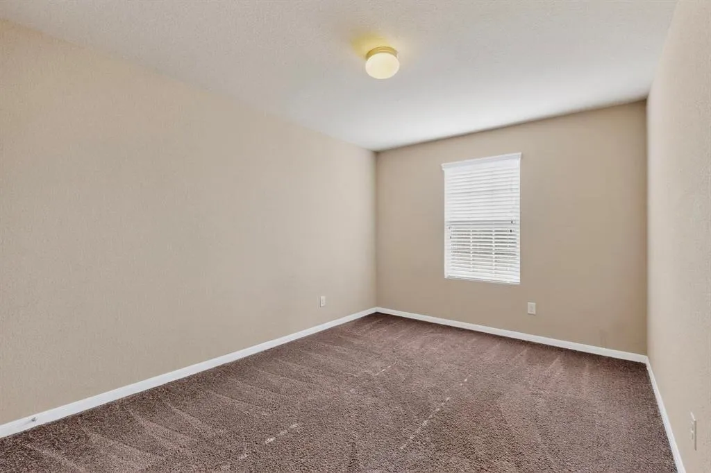 Photo 4 of 13416 KEARNS DR