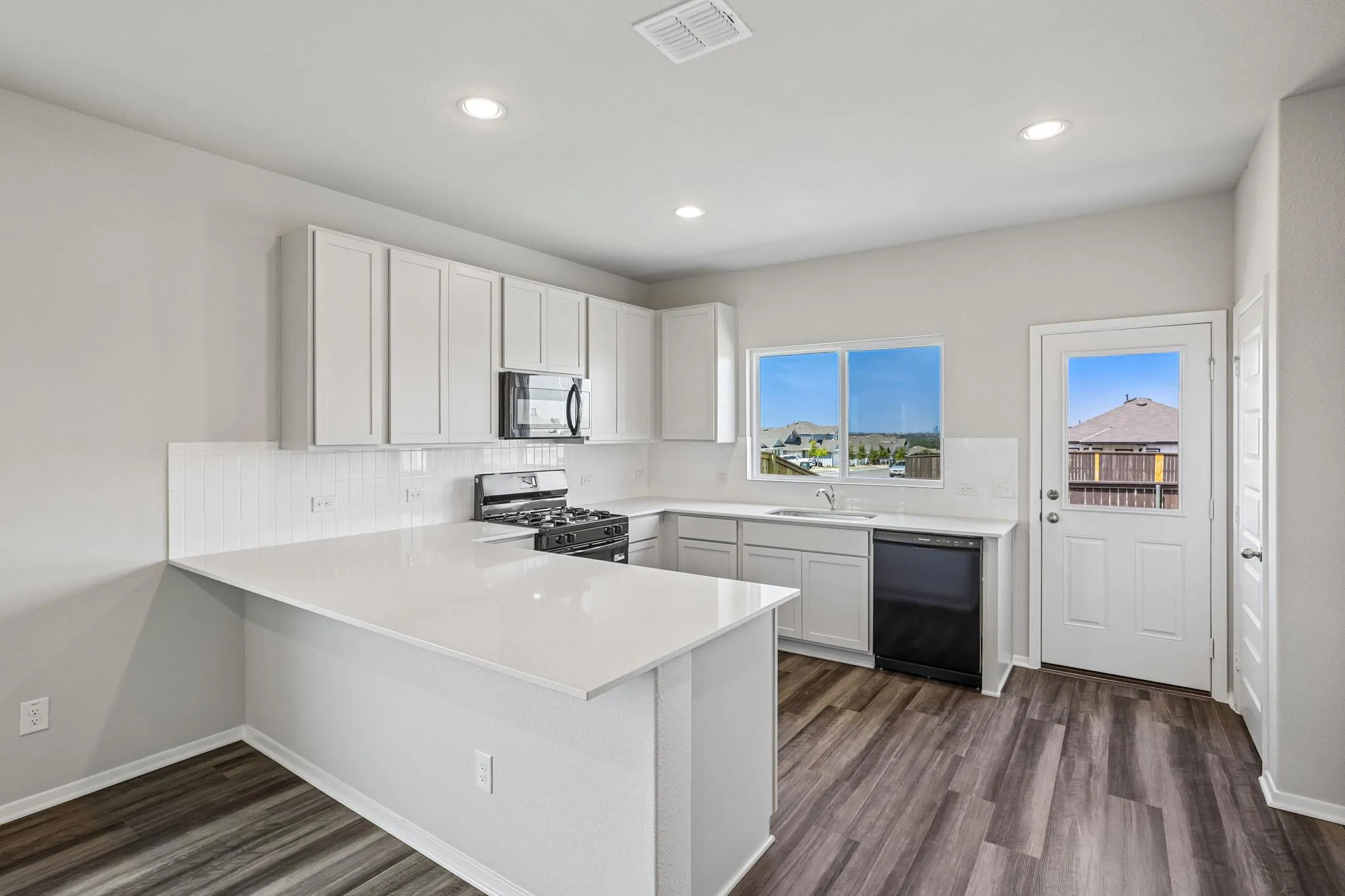 Photo 4 of 5600 SAN PIETRO DR