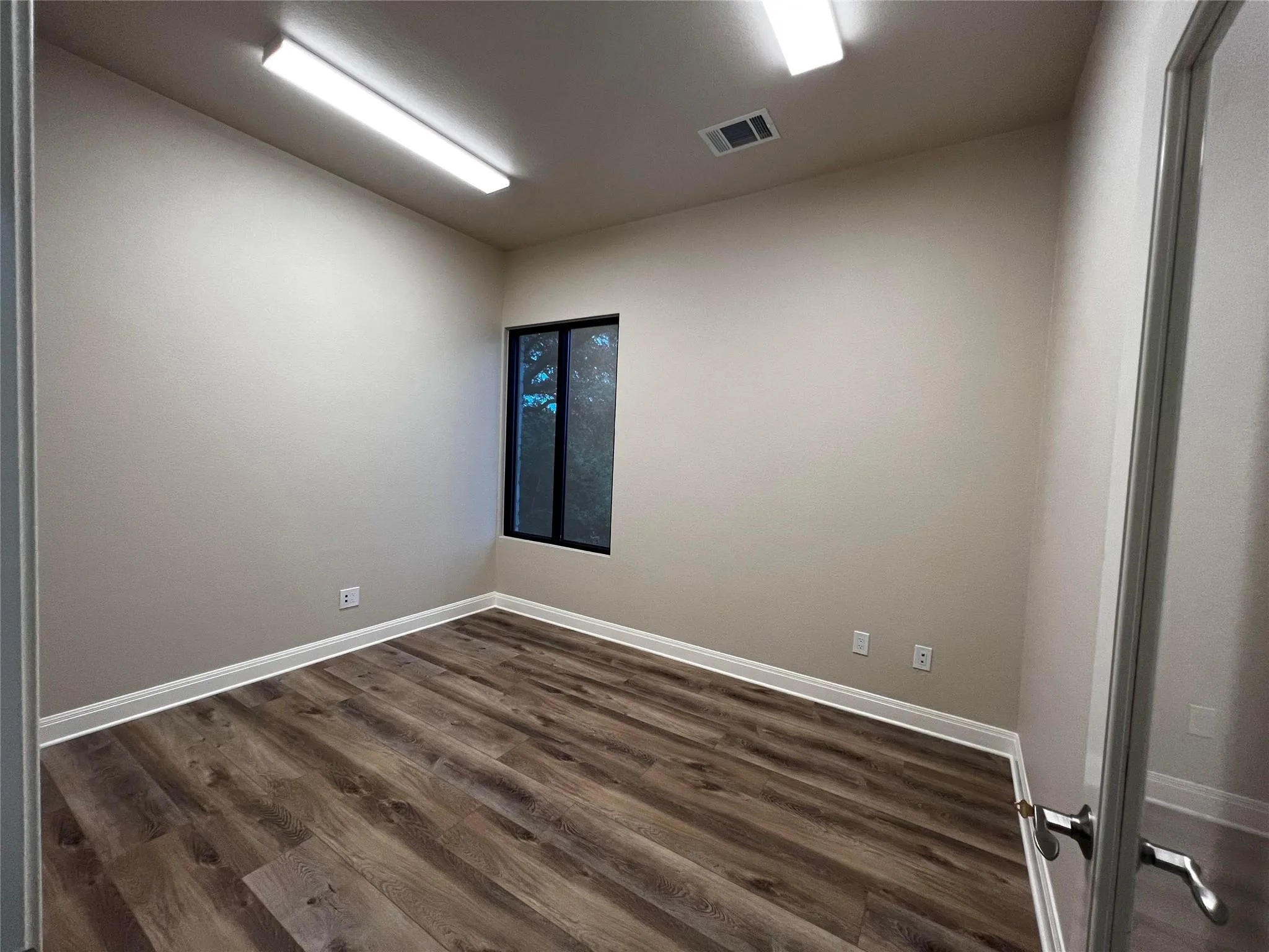 Photo 4 of 6400 LOHMAN FORD RD #2D
