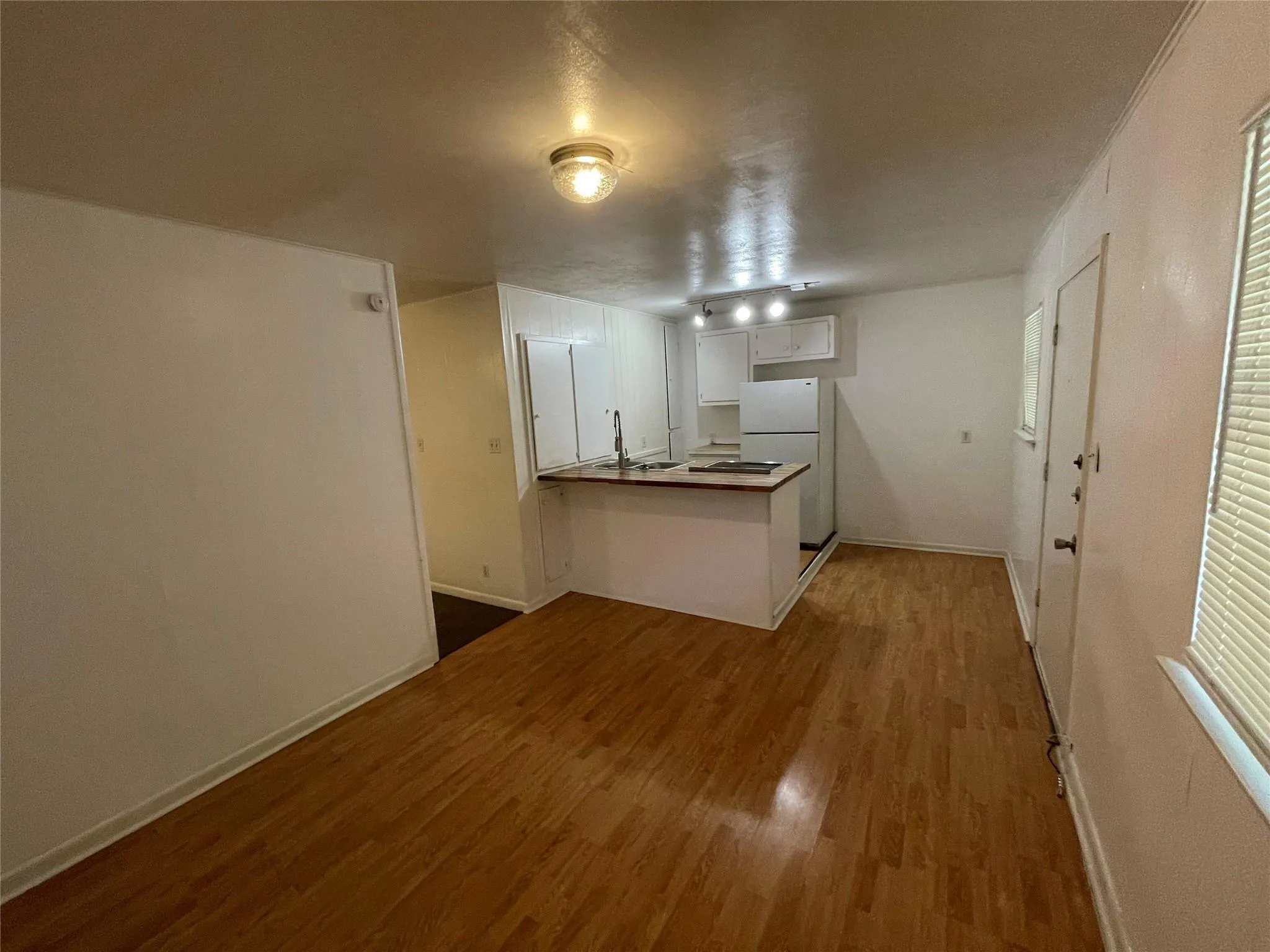 Photo 4 of 2711 HEMPHILL PARK #11F- (A203)