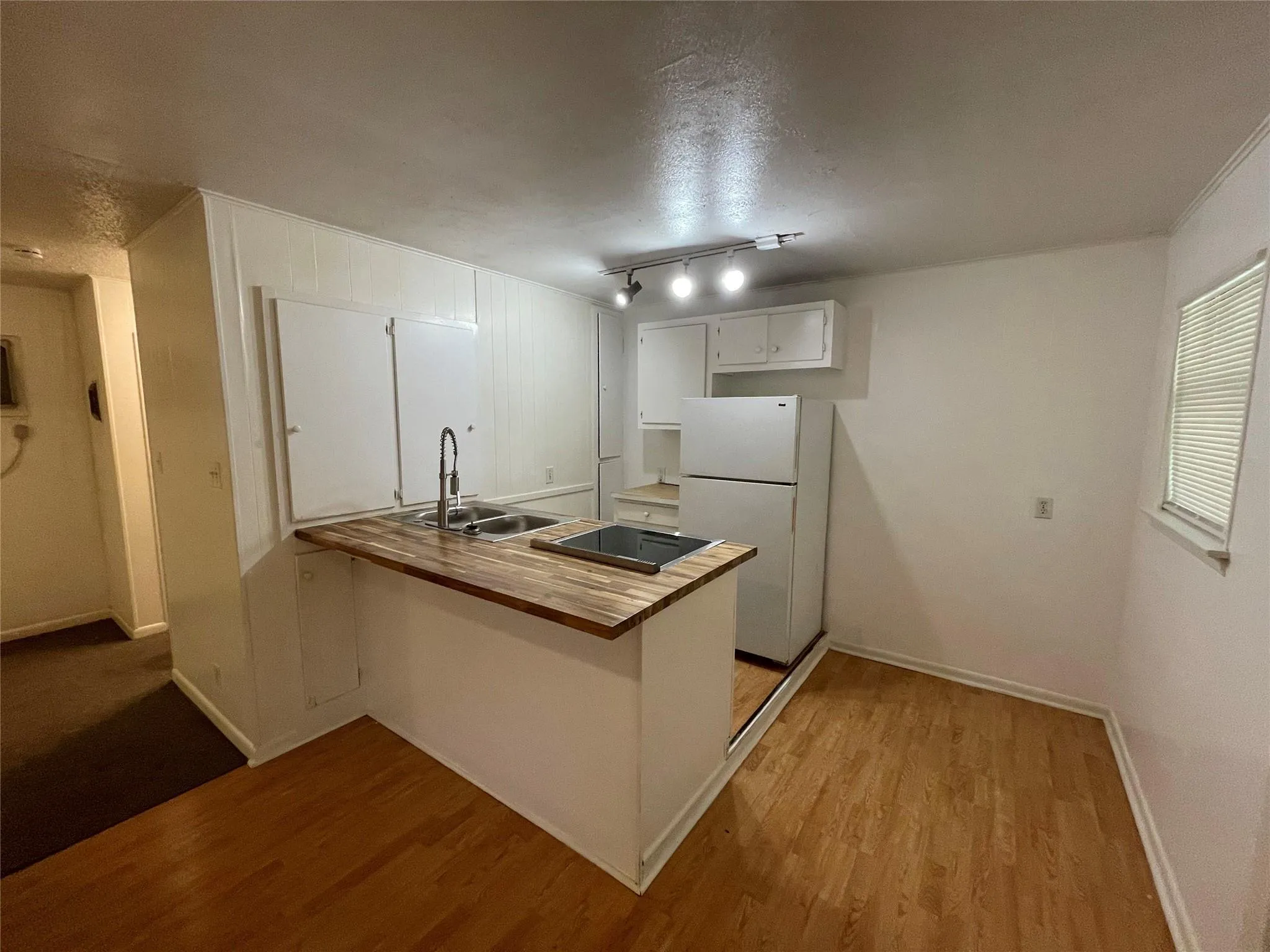 Photo 2 of 2711 HEMPHILL PARK #11F- (A203)