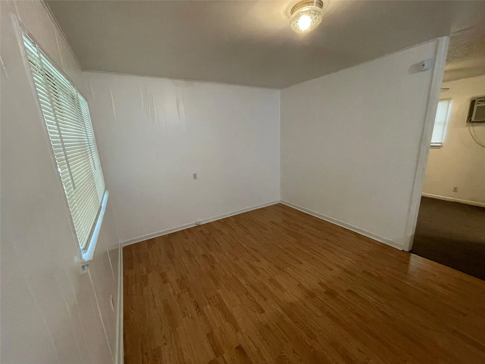Photo 3 of 2711 HEMPHILL PARK #11F- (A203)