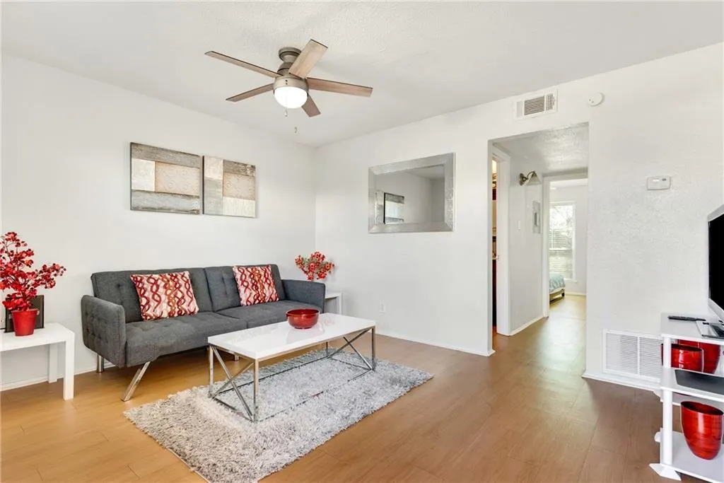 Photo of 2401 MANOR RD #209, Austin, 78722