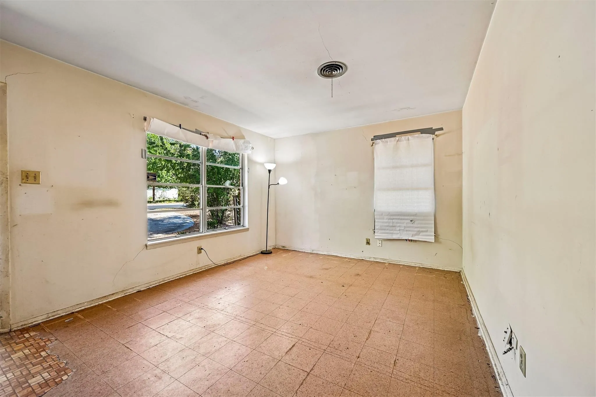 Photo 3 of 5107 BROOKDALE LN