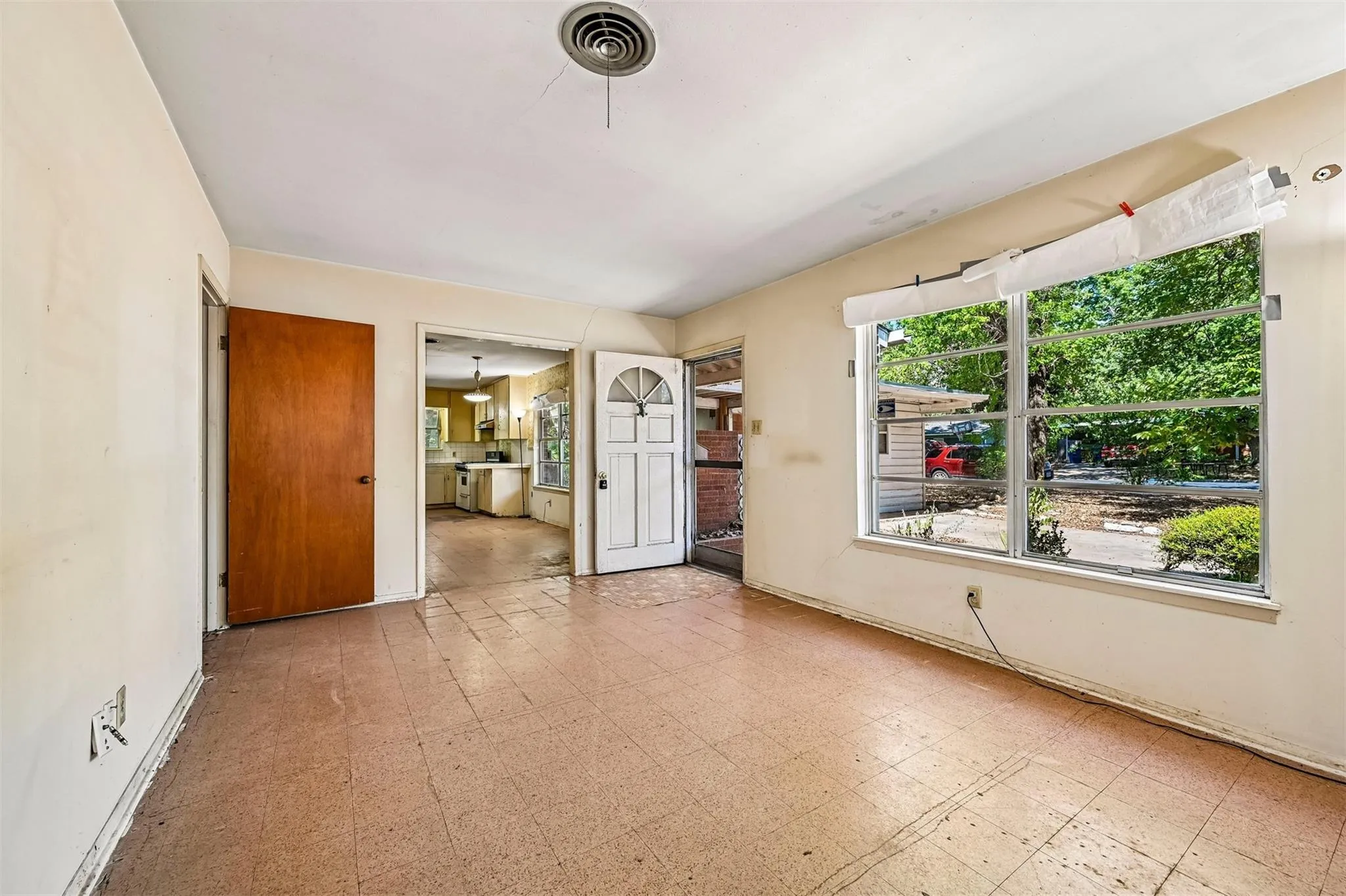 Photo 4 of 5107 BROOKDALE LN