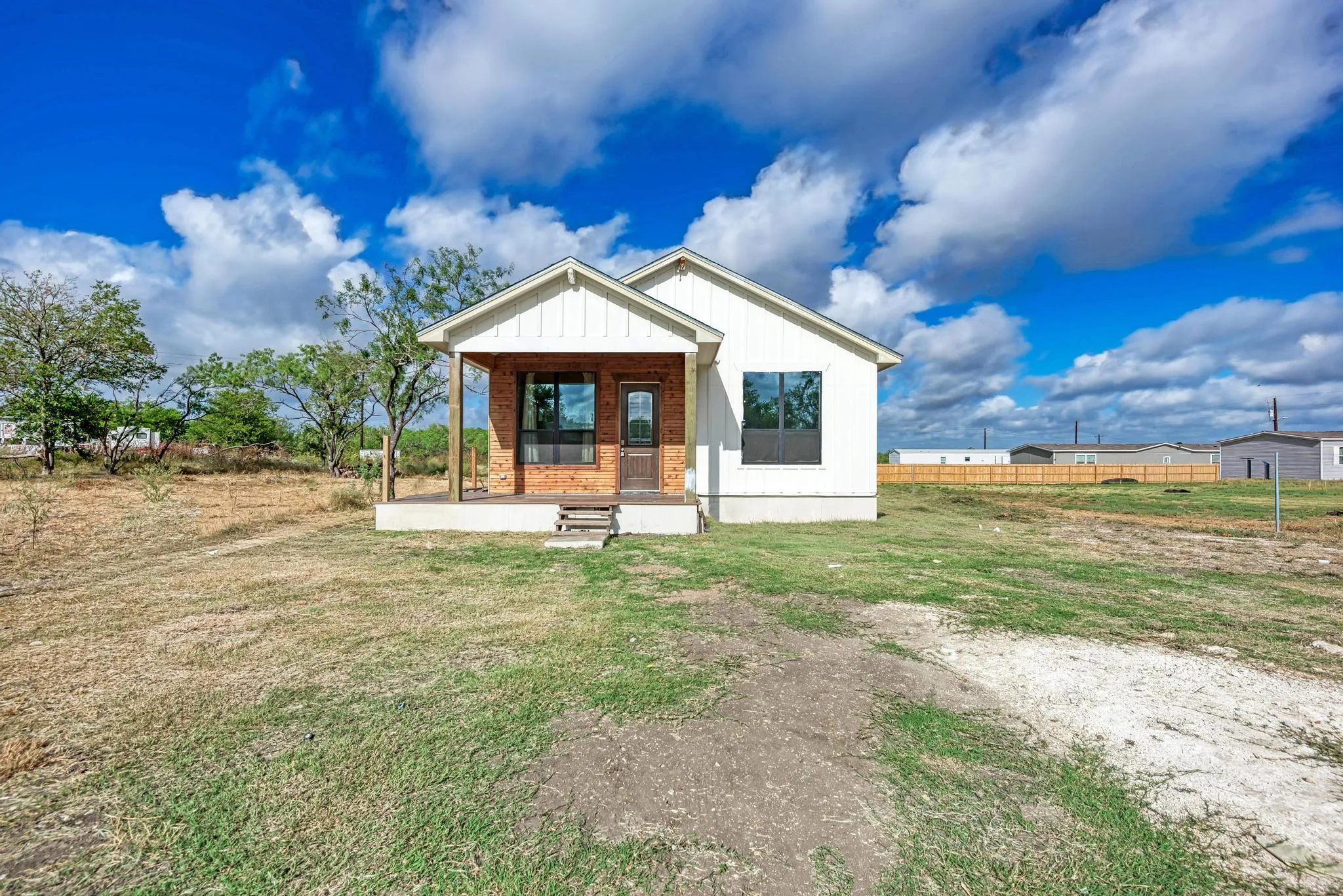 Photo 3 of 122 LOS FRESNOS DR