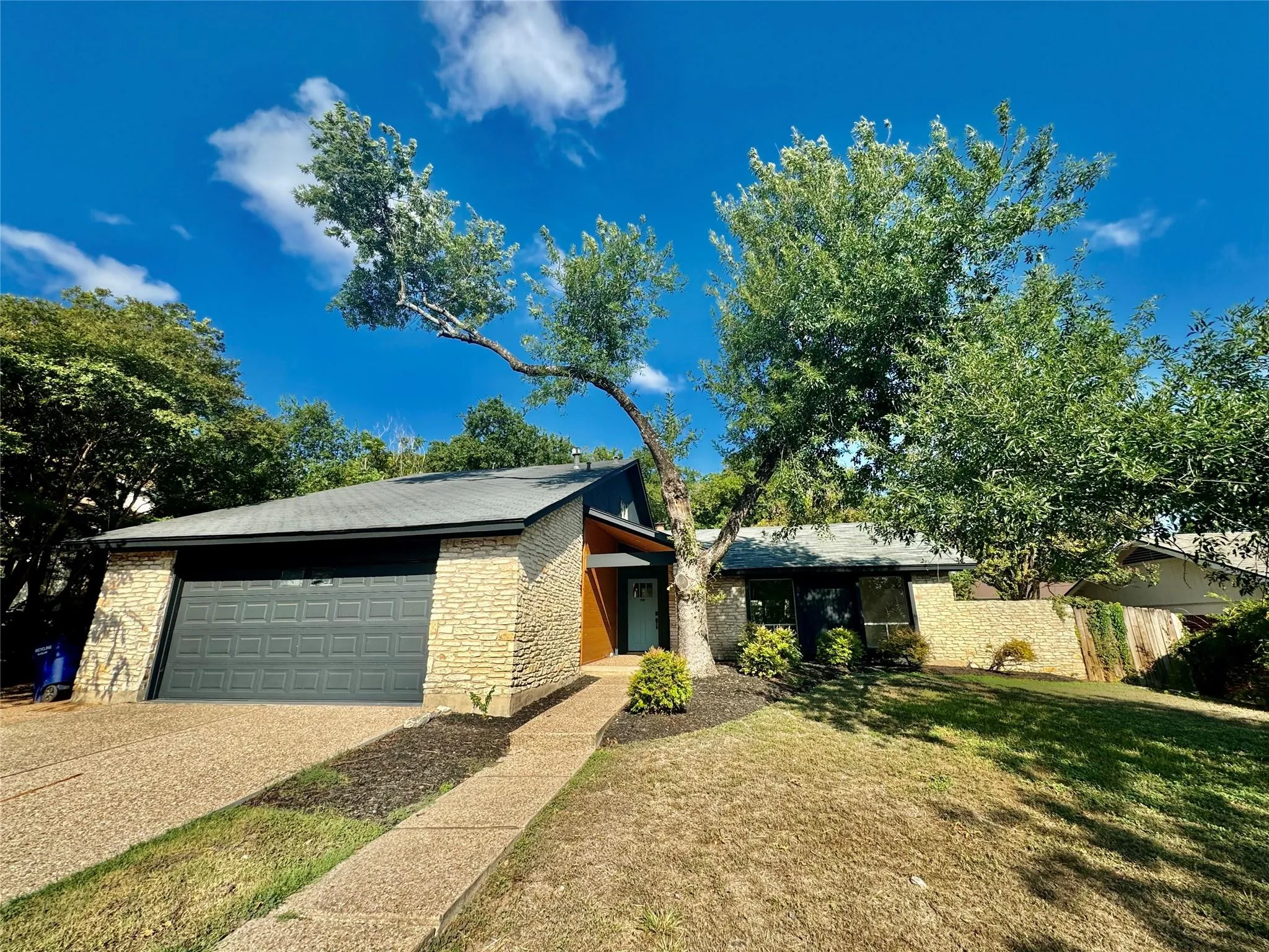 Photo 2 of 9506 STONEBRIDGE DR