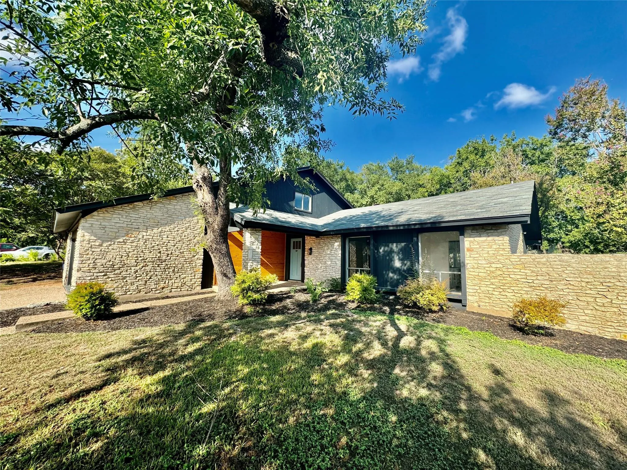 Photo of 9506 STONEBRIDGE DR, Austin, TX, 78758