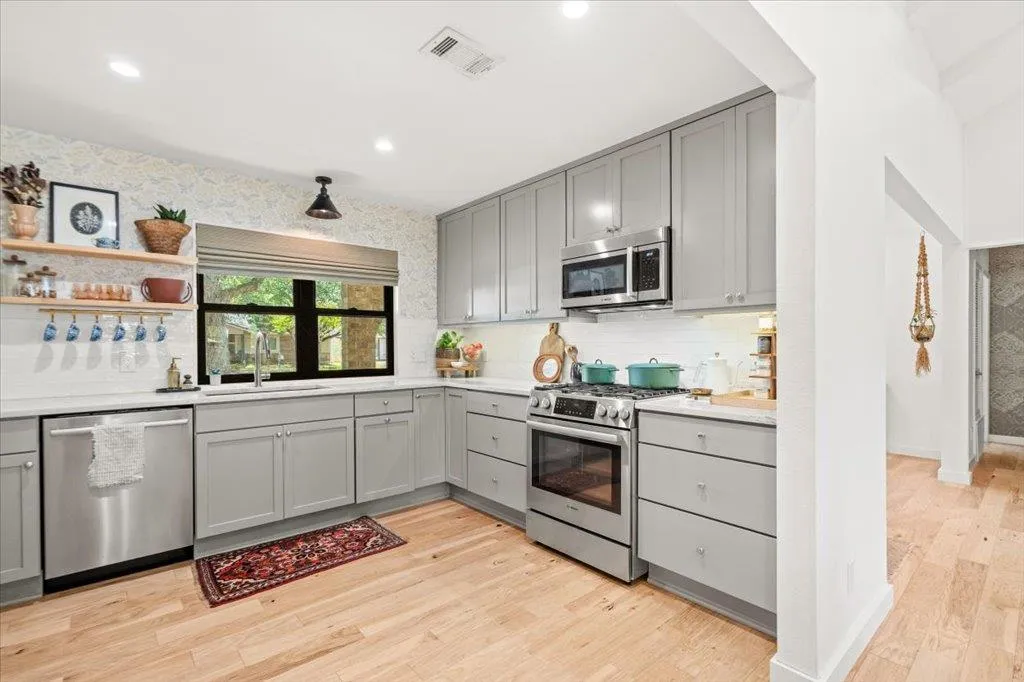 Photo 4 of 7408 LOGANBERRY DR