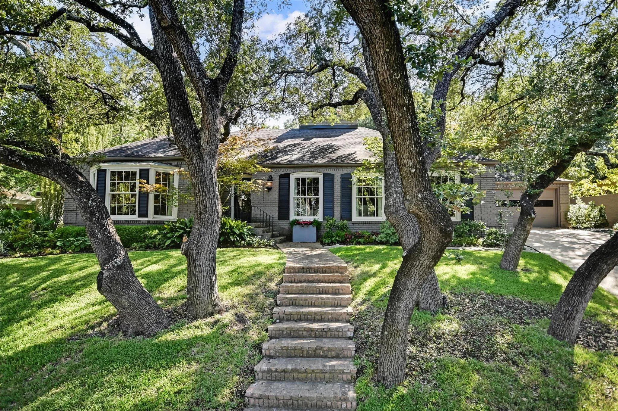 Photo of 3423 MOUNT BARKER DR, Austin, 78731