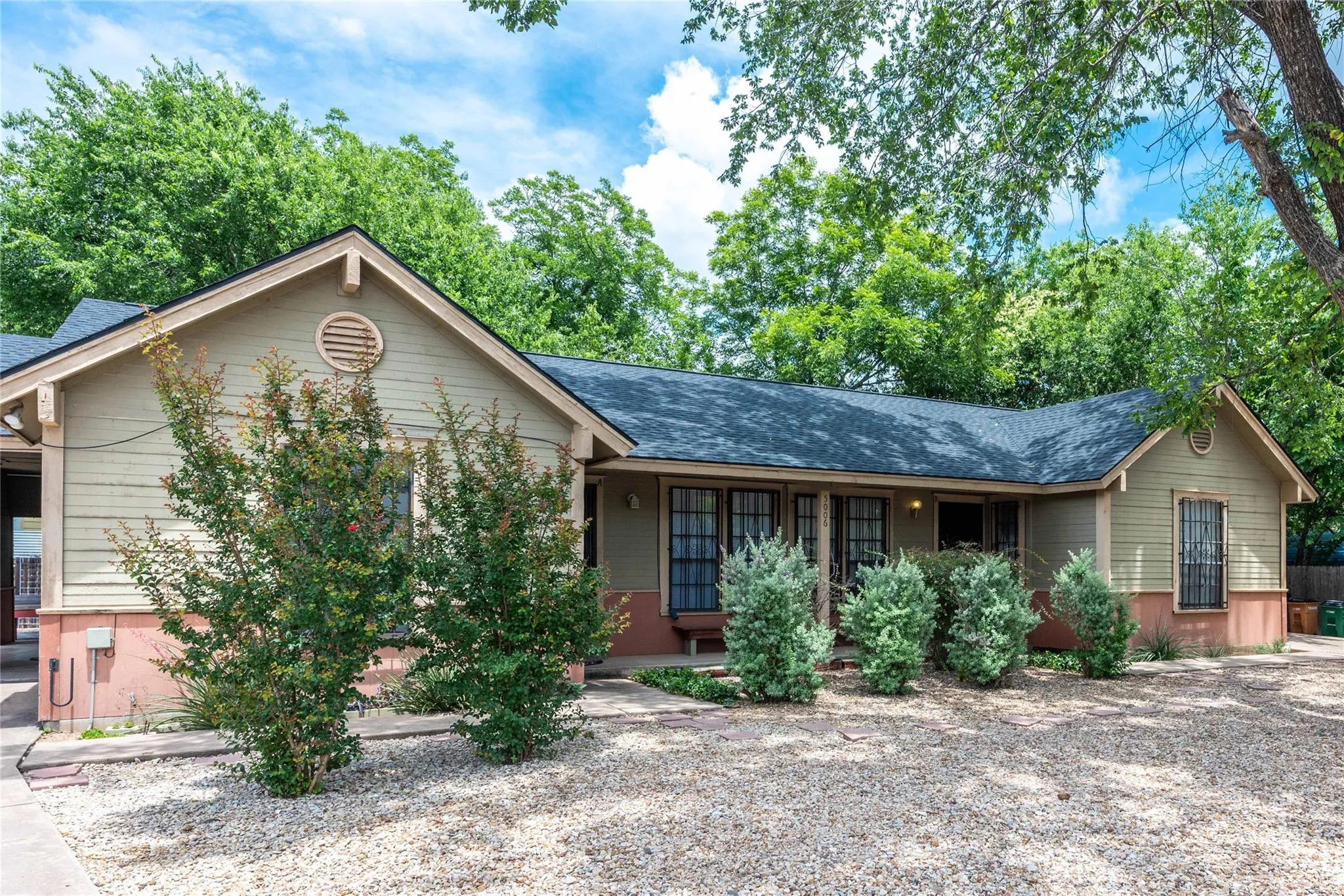 Photo of 5006 SARA DR #B, Austin, 78721