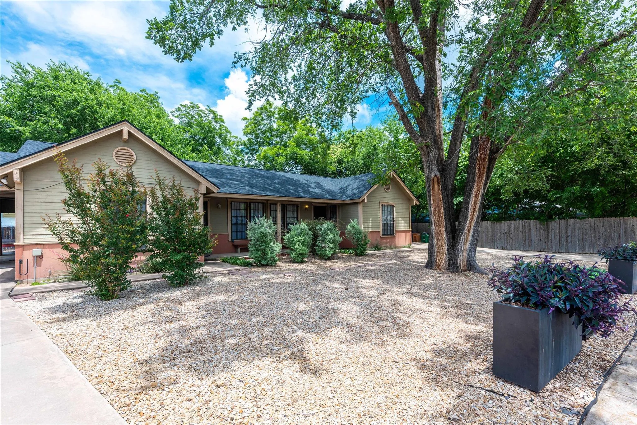 Photo 2 of 5006 SARA DR #B