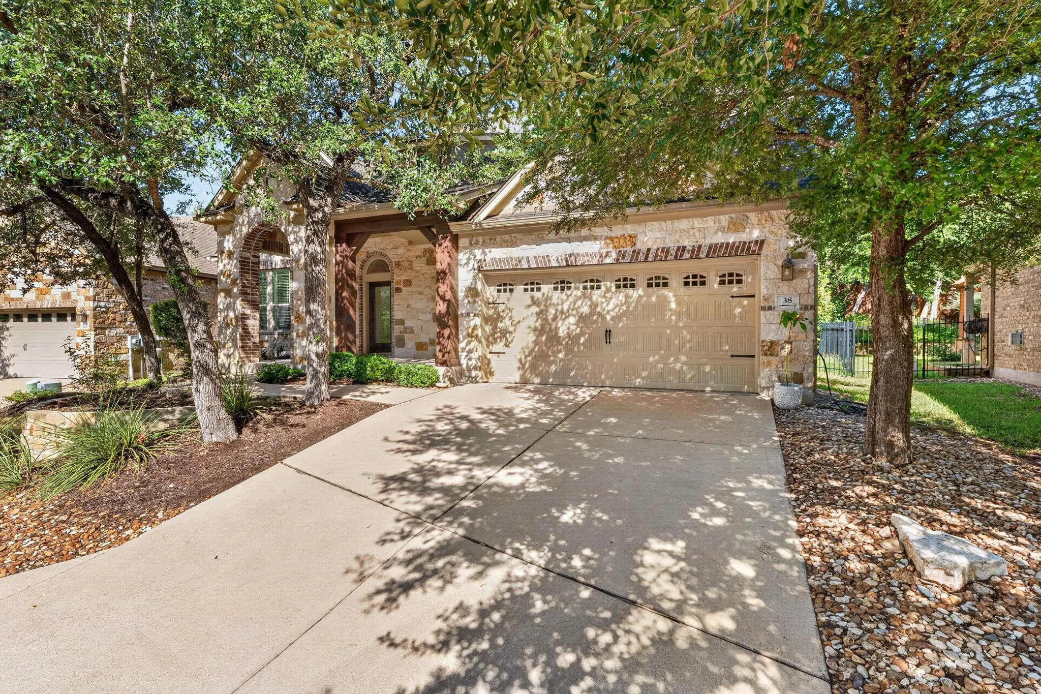 Photo 2 of 9550 SAVANNAH RIDGE DR #38
