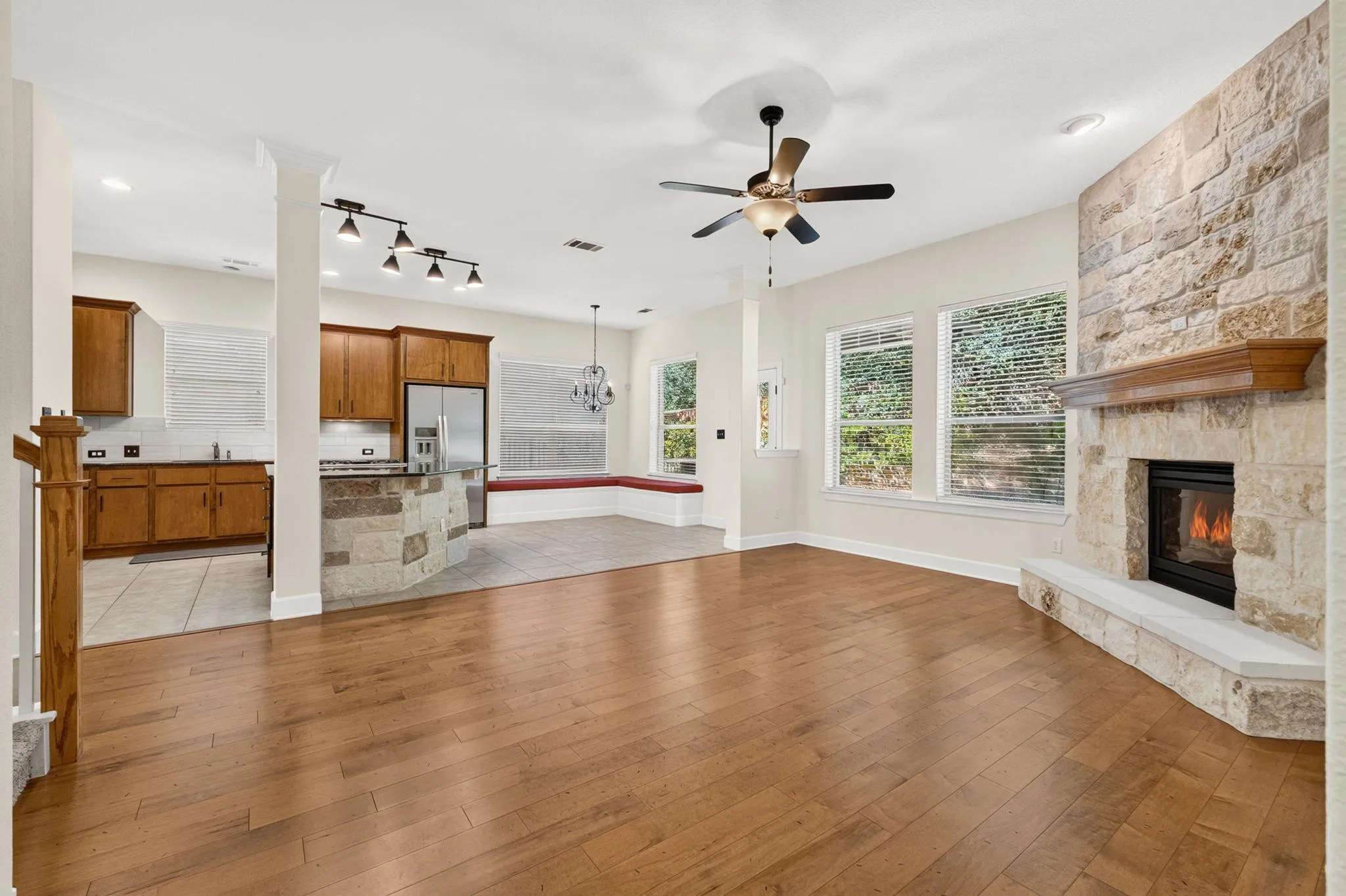 Photo 5 of 9550 SAVANNAH RIDGE DR #38