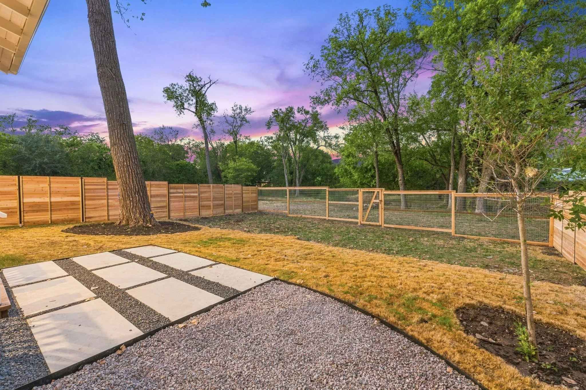 Photo 3 of 210 W MOCKINGBIRD LN #3