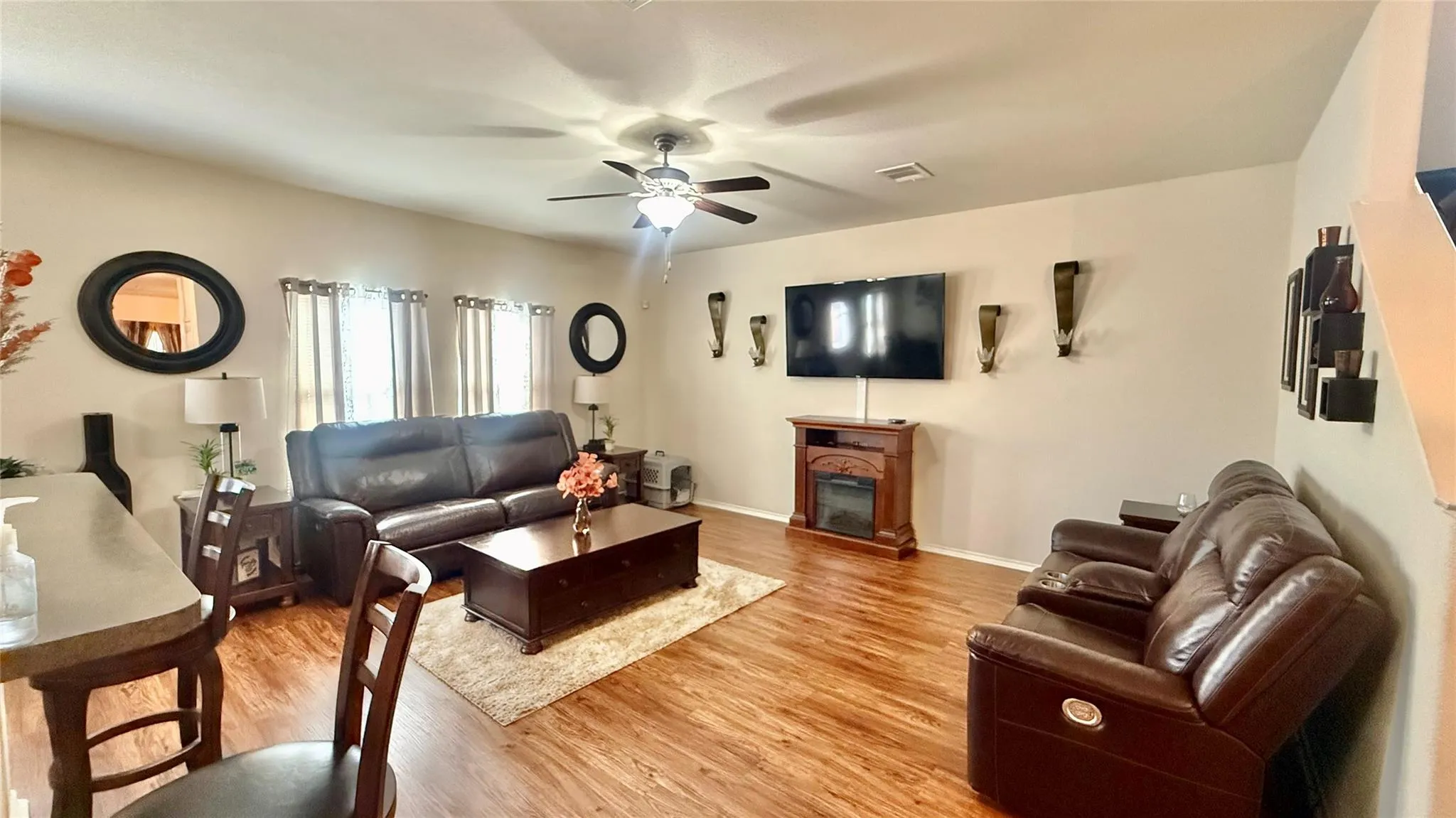 Photo 3 of 18309 WINDTREE LN