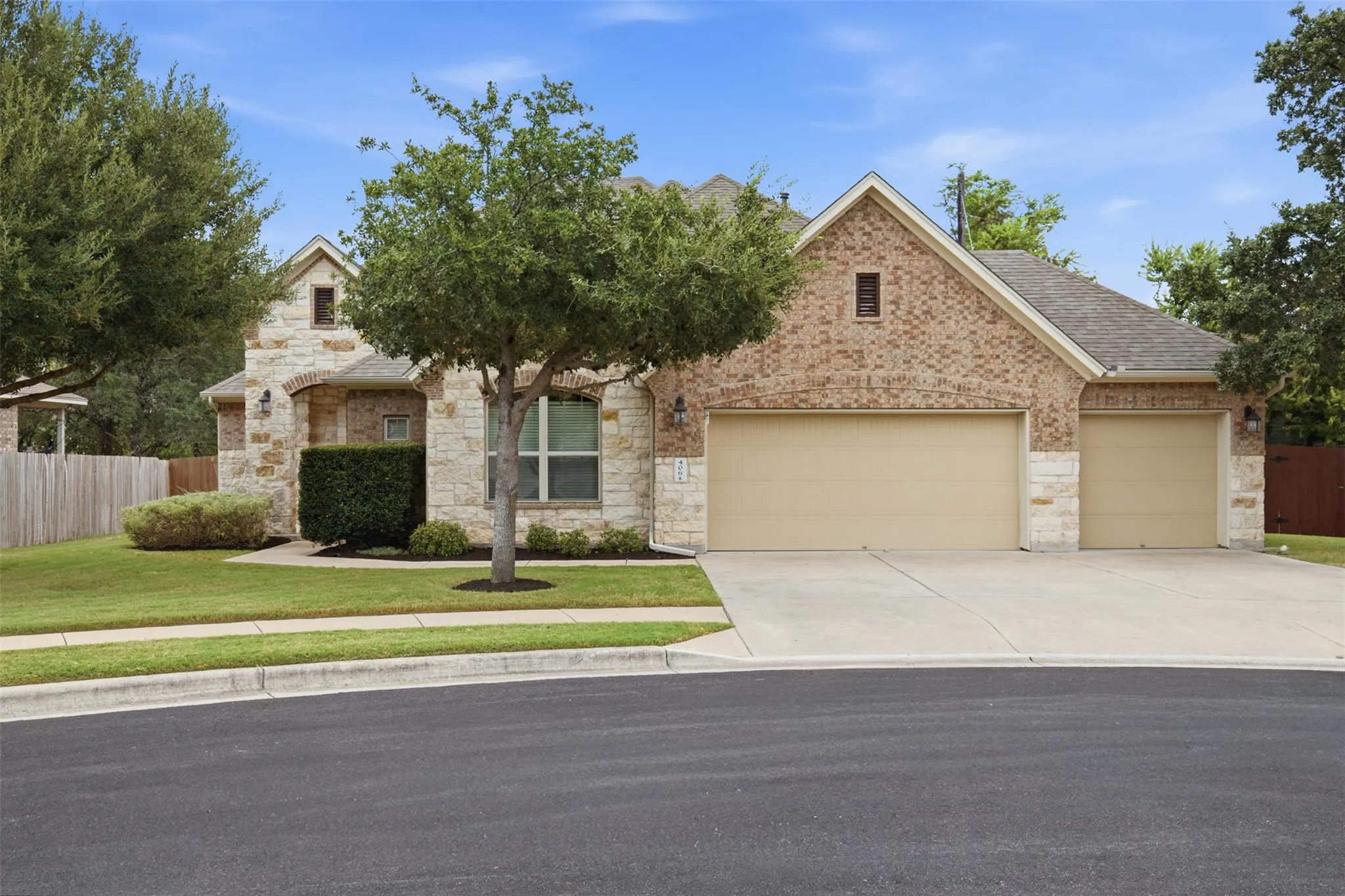 Photo 2 of 406 SUMMER VISTA CV
