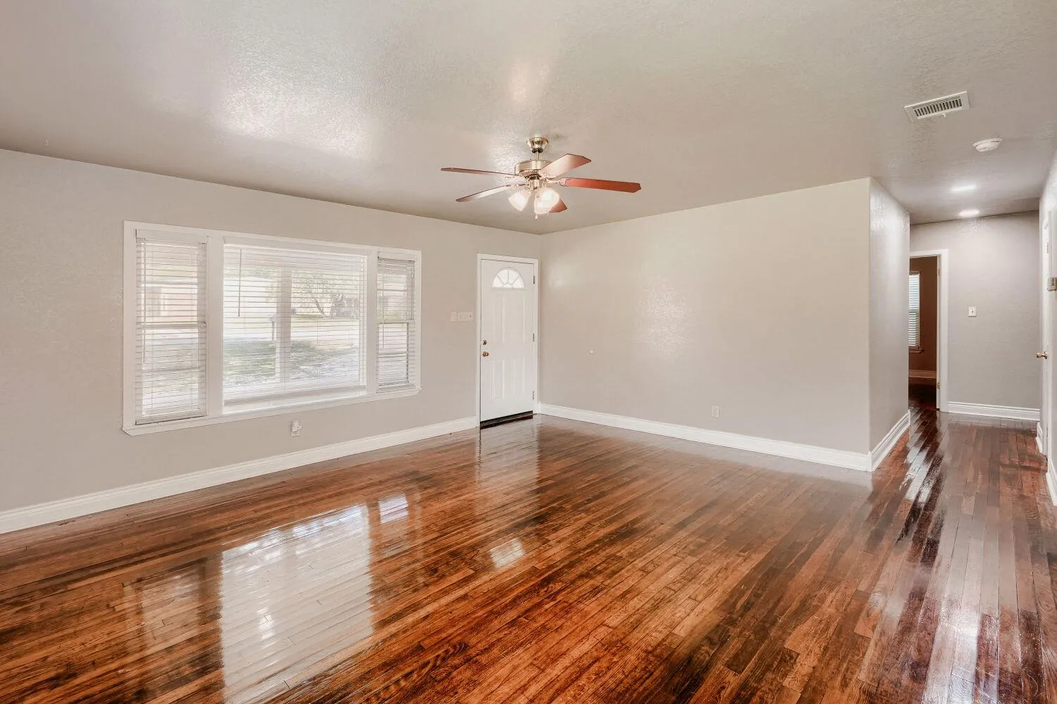 Photo 5 of 1211 N BISHOP ST