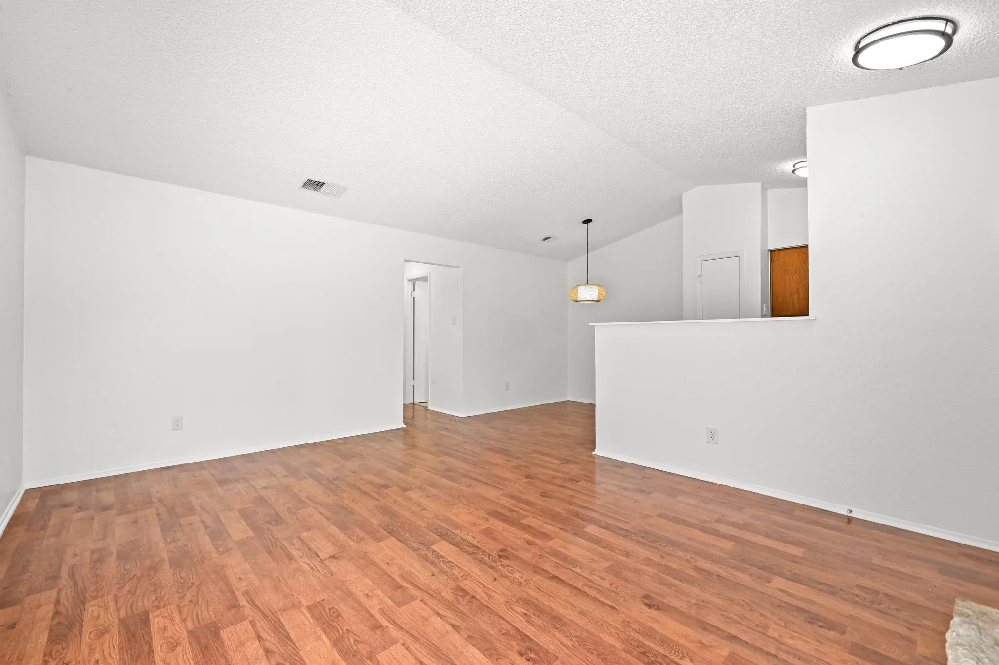 Photo 3 of 3221 DARNELL DR