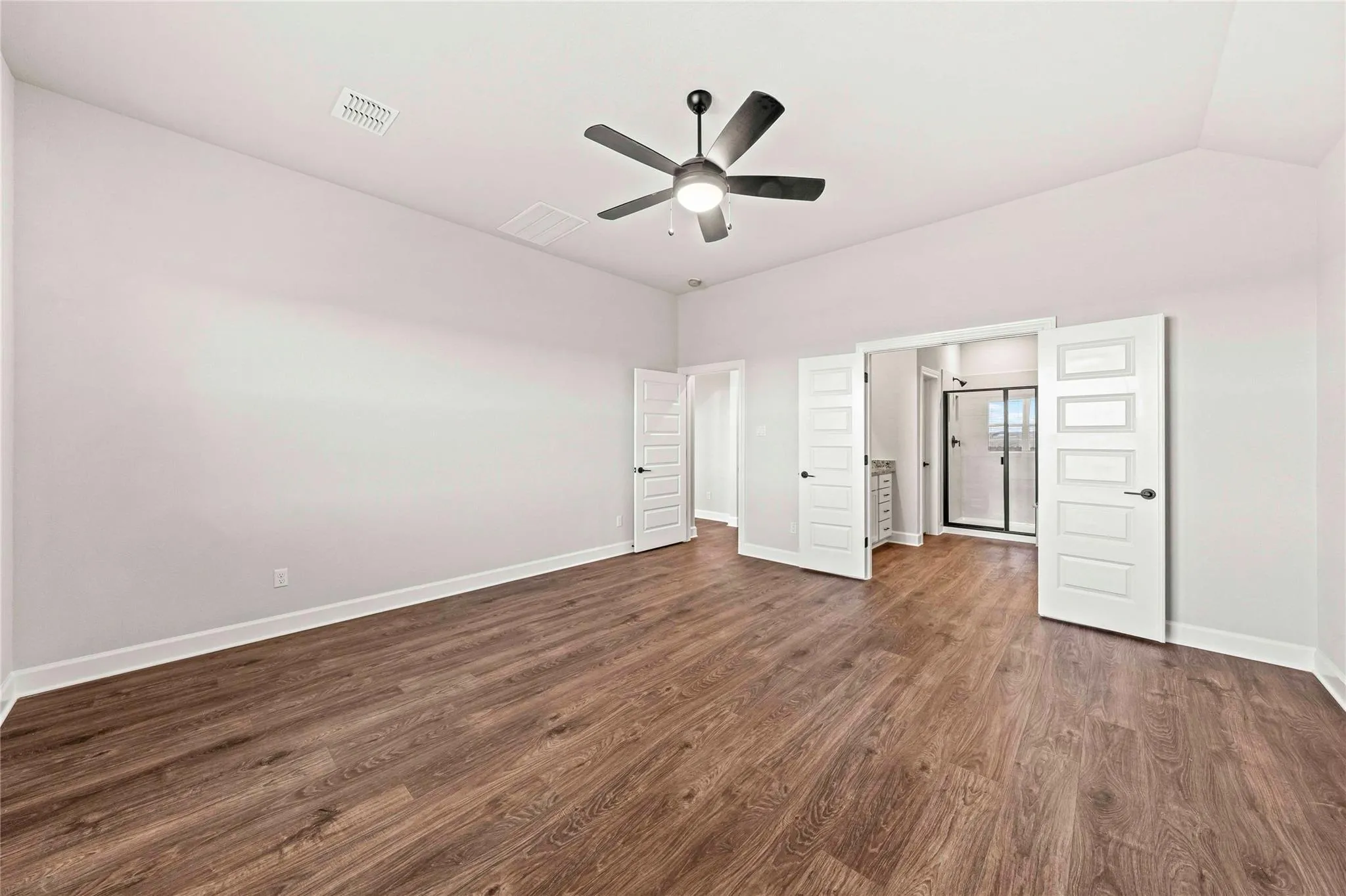 Photo 4 of 521 W LUNA BLUE LN