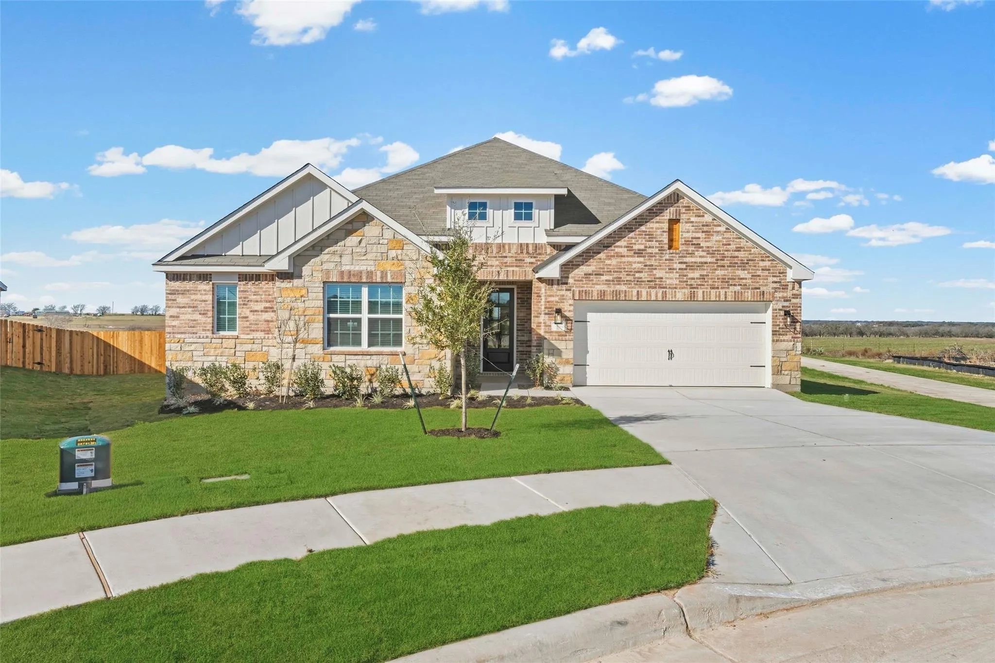 Photo of 521 W LUNA BLUE LN, Jarrell, TX, 76537