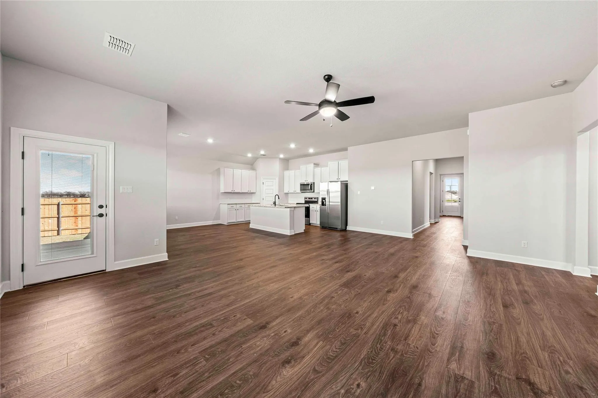Photo 3 of 521 W LUNA BLUE LN