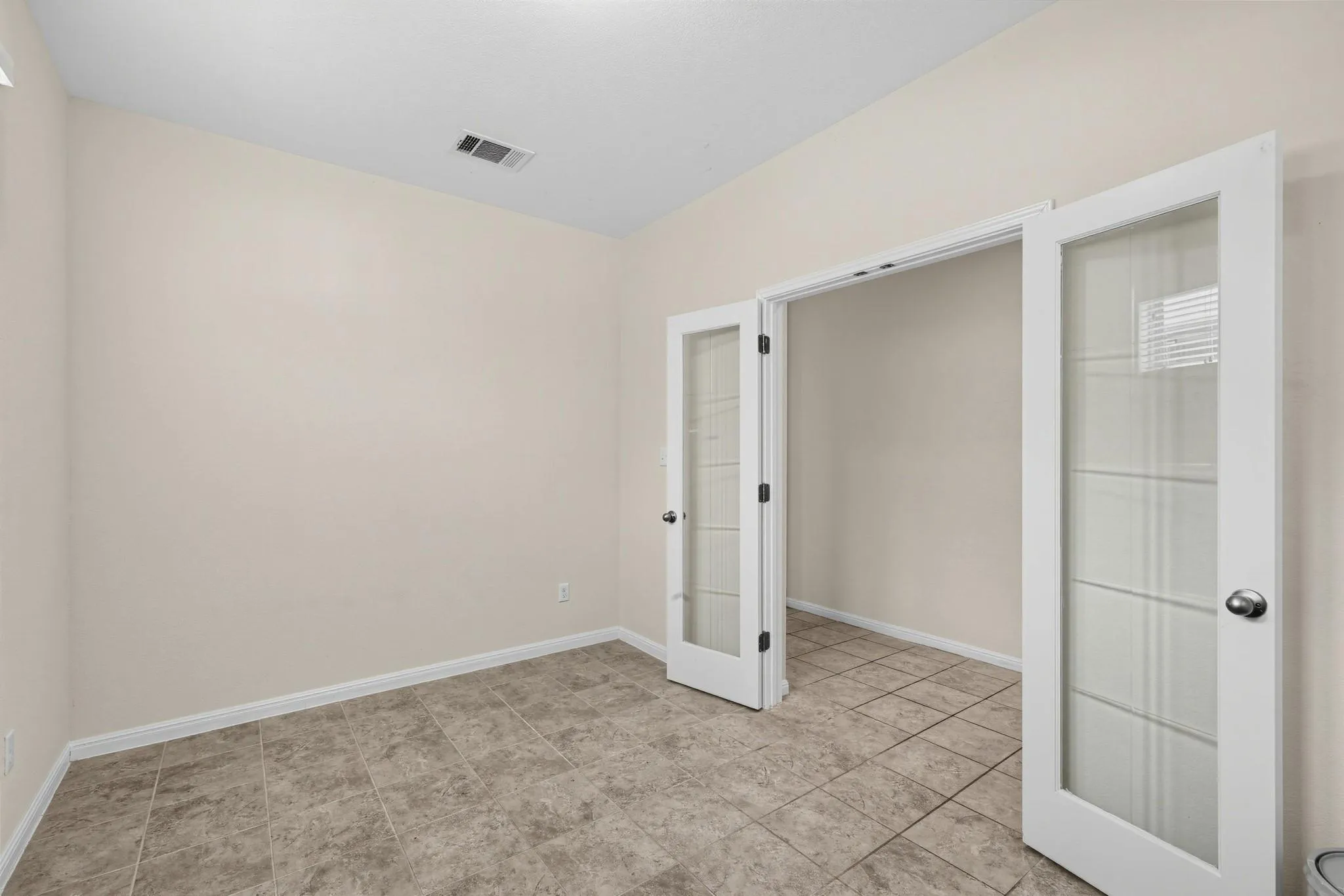 Photo 4 of 901 MELDA ST