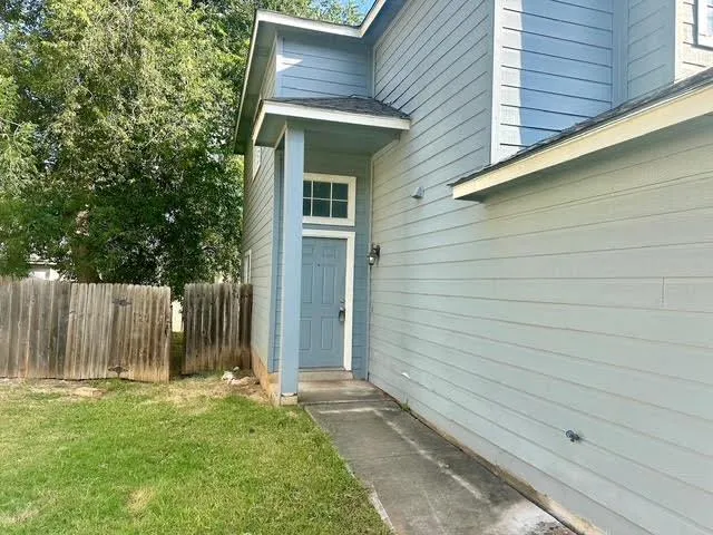 Photo 3 of 862-864 SAGEWOOD TRL