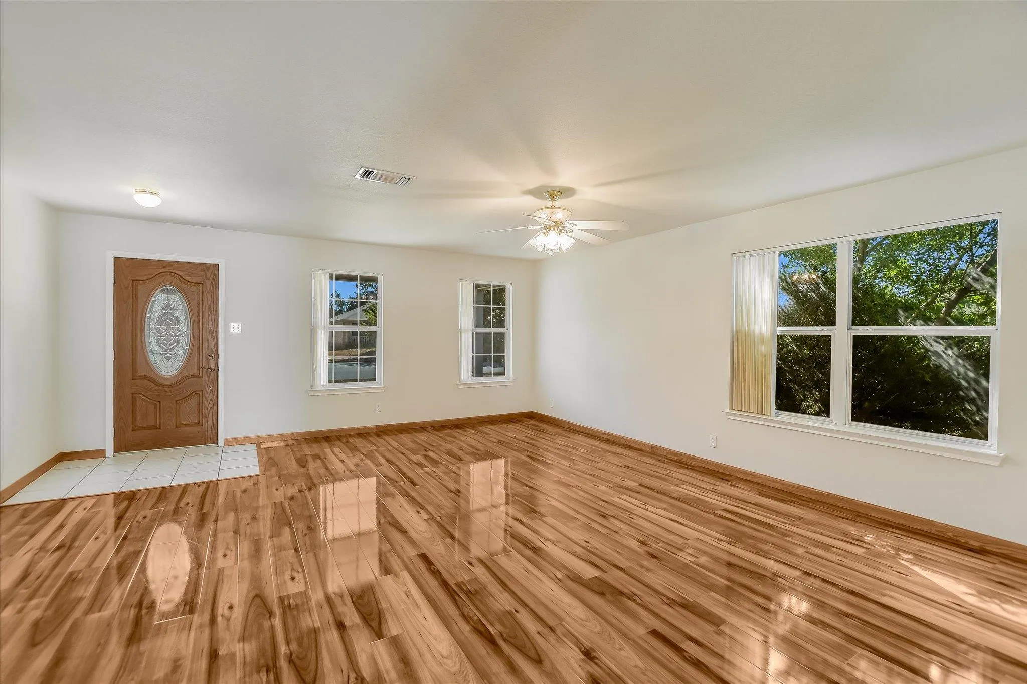 Photo 2 of 1901 CARRIAGE HILLS TRL