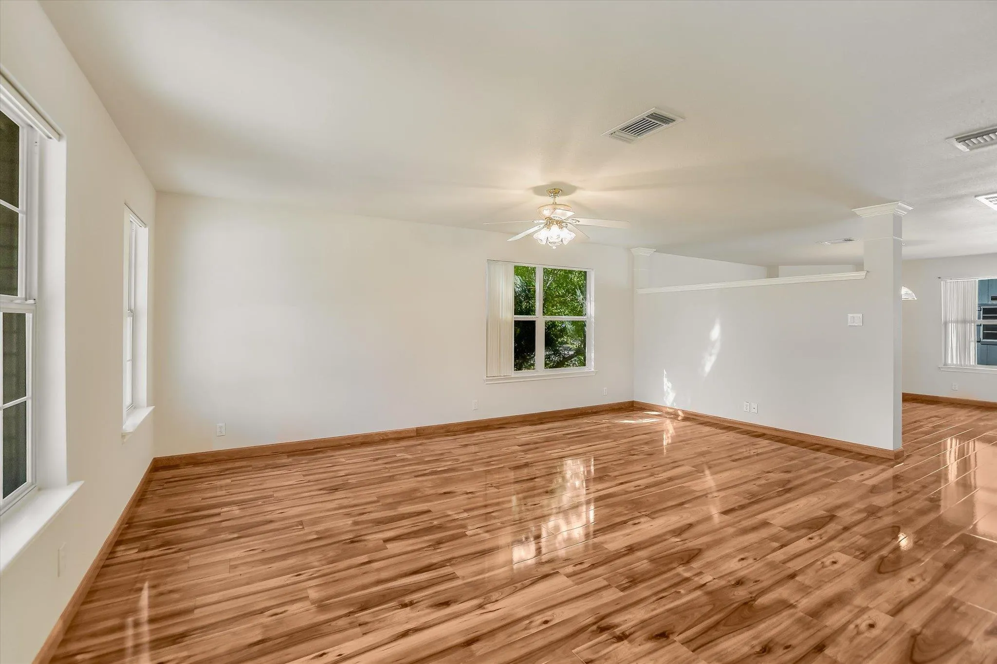 Photo 4 of 1901 CARRIAGE HILLS TRL