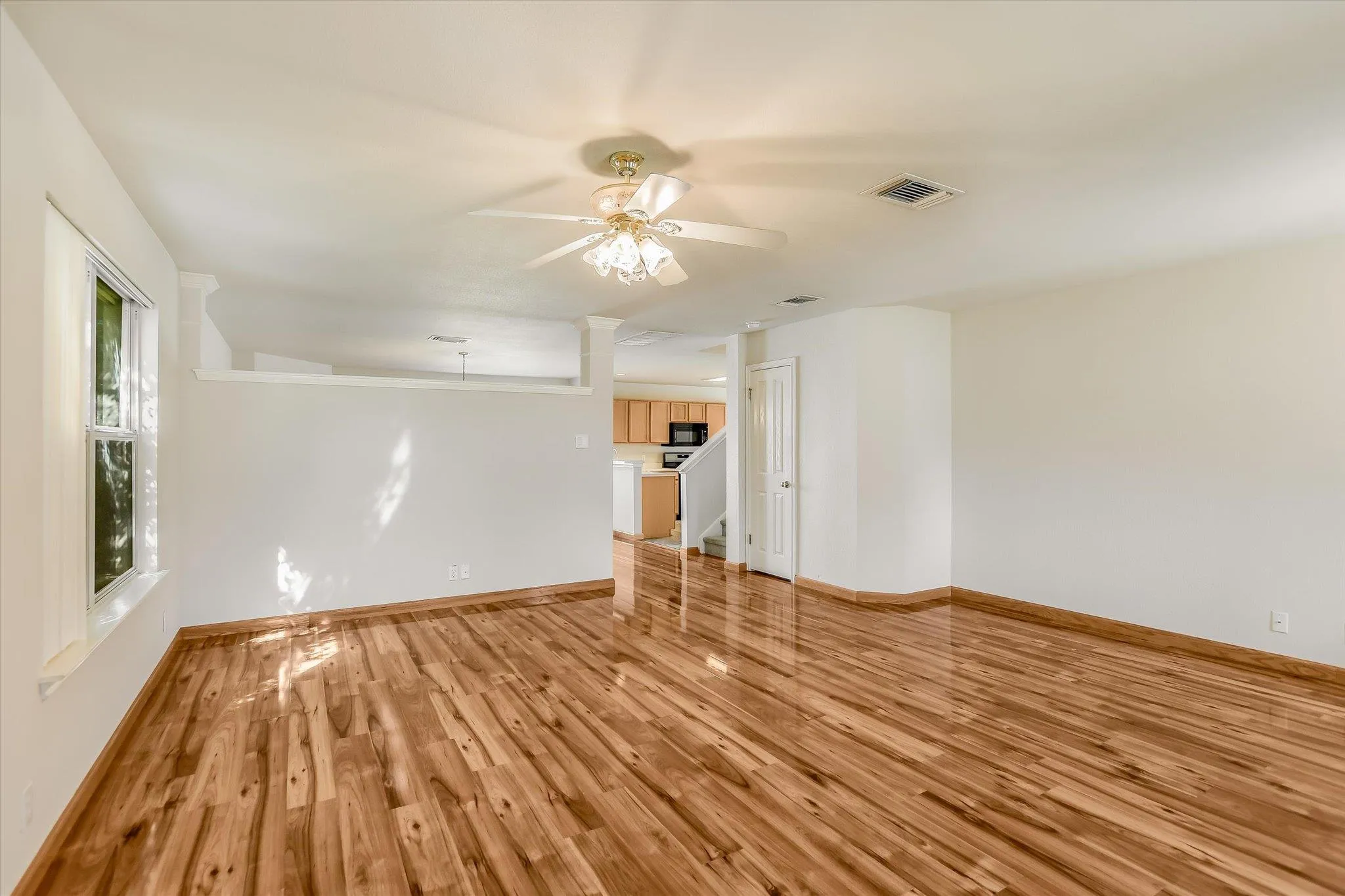 Photo 5 of 1901 CARRIAGE HILLS TRL