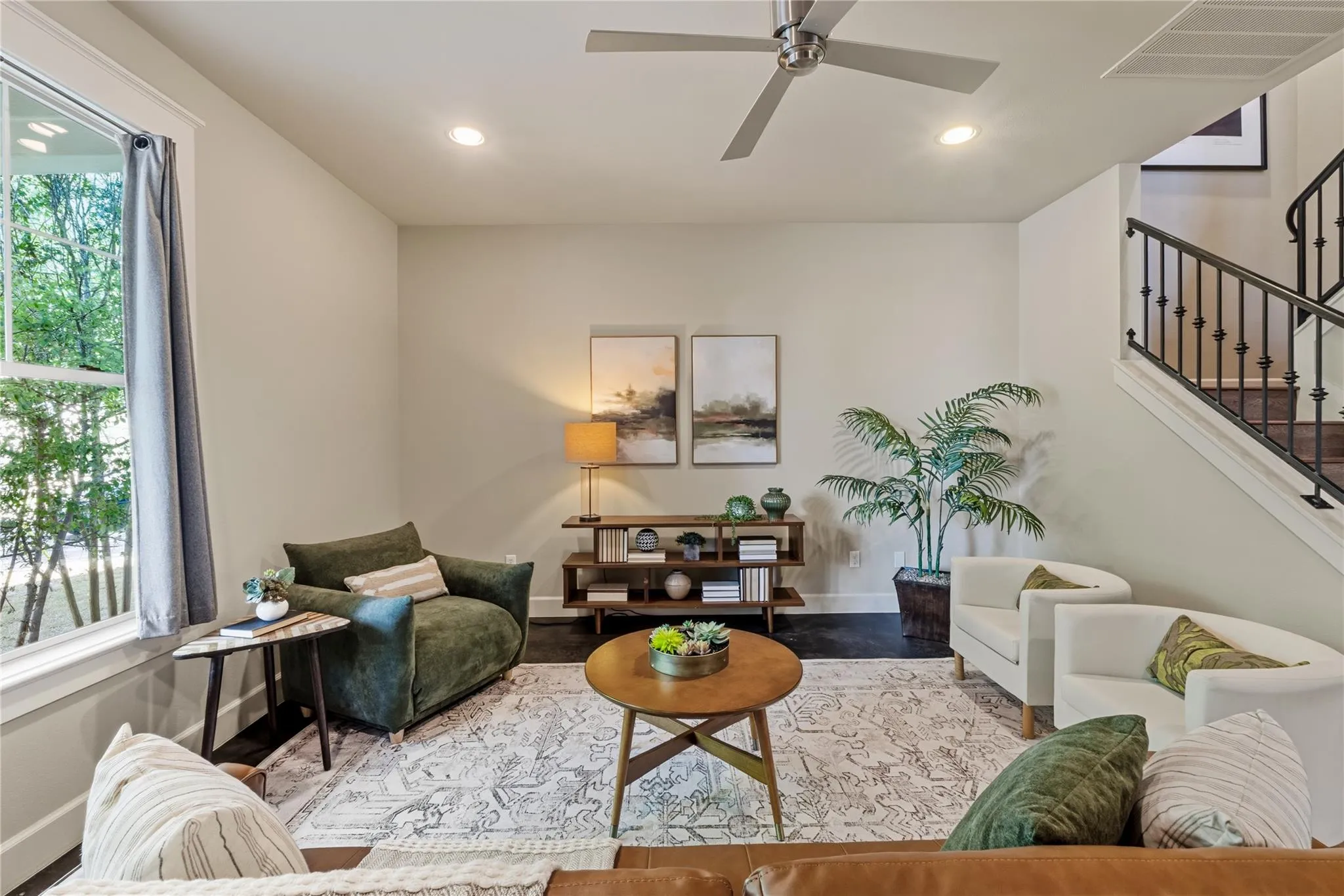 Photo 3 of 5613 ROOSEVELT AVE #B