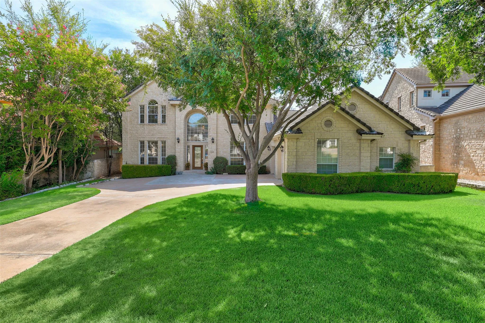 Photo of 38 TIBURON DR, The Hills, TX, 78738