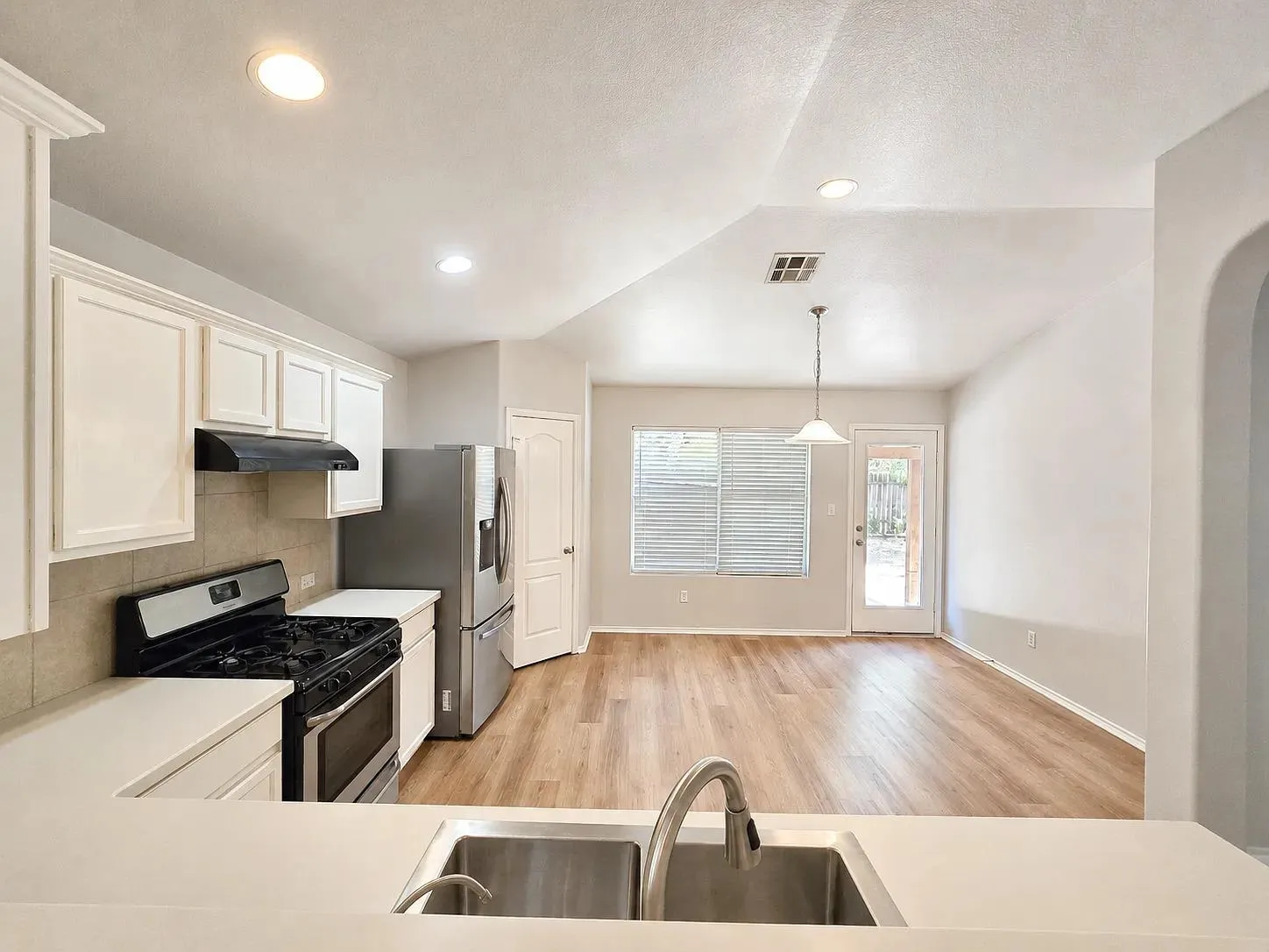 Photo 2 of 3101 BARKSDALE DR