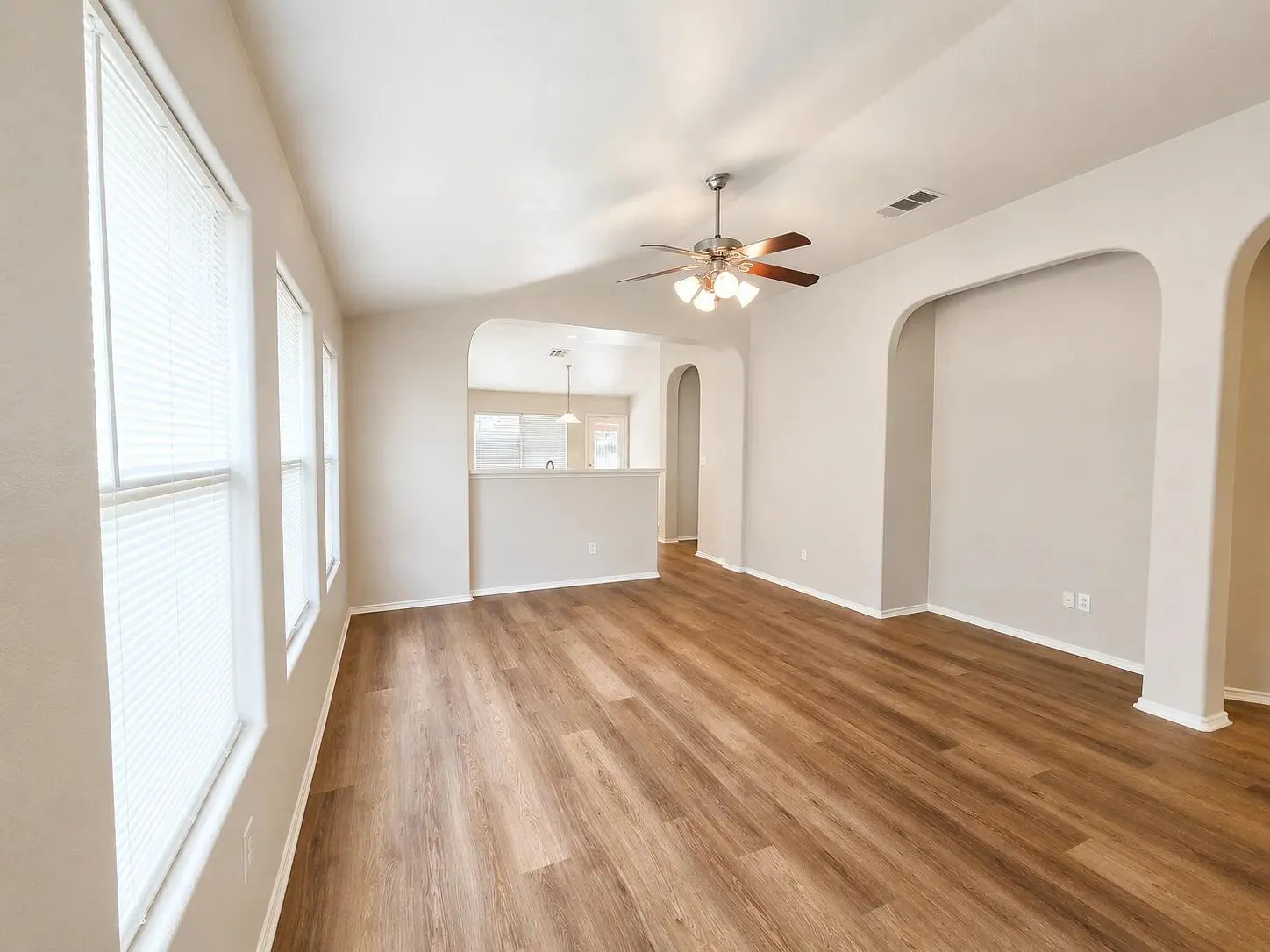 Photo 5 of 3101 BARKSDALE DR