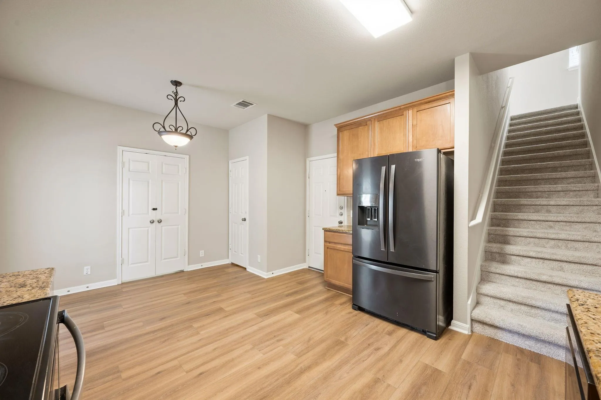 Photo 5 of 19104 LEIGH LN