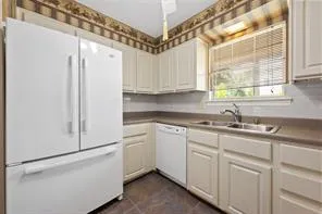 Photo 3 of 7909 GRIFFIN CT