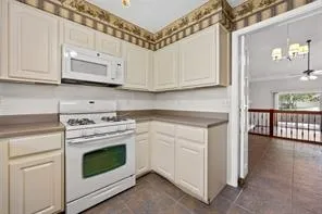 Photo 4 of 7909 GRIFFIN CT