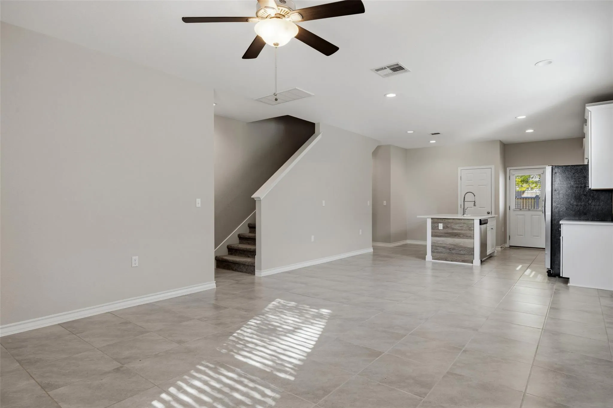 Photo 3 of 1702 LOS OLIVIOS WAY