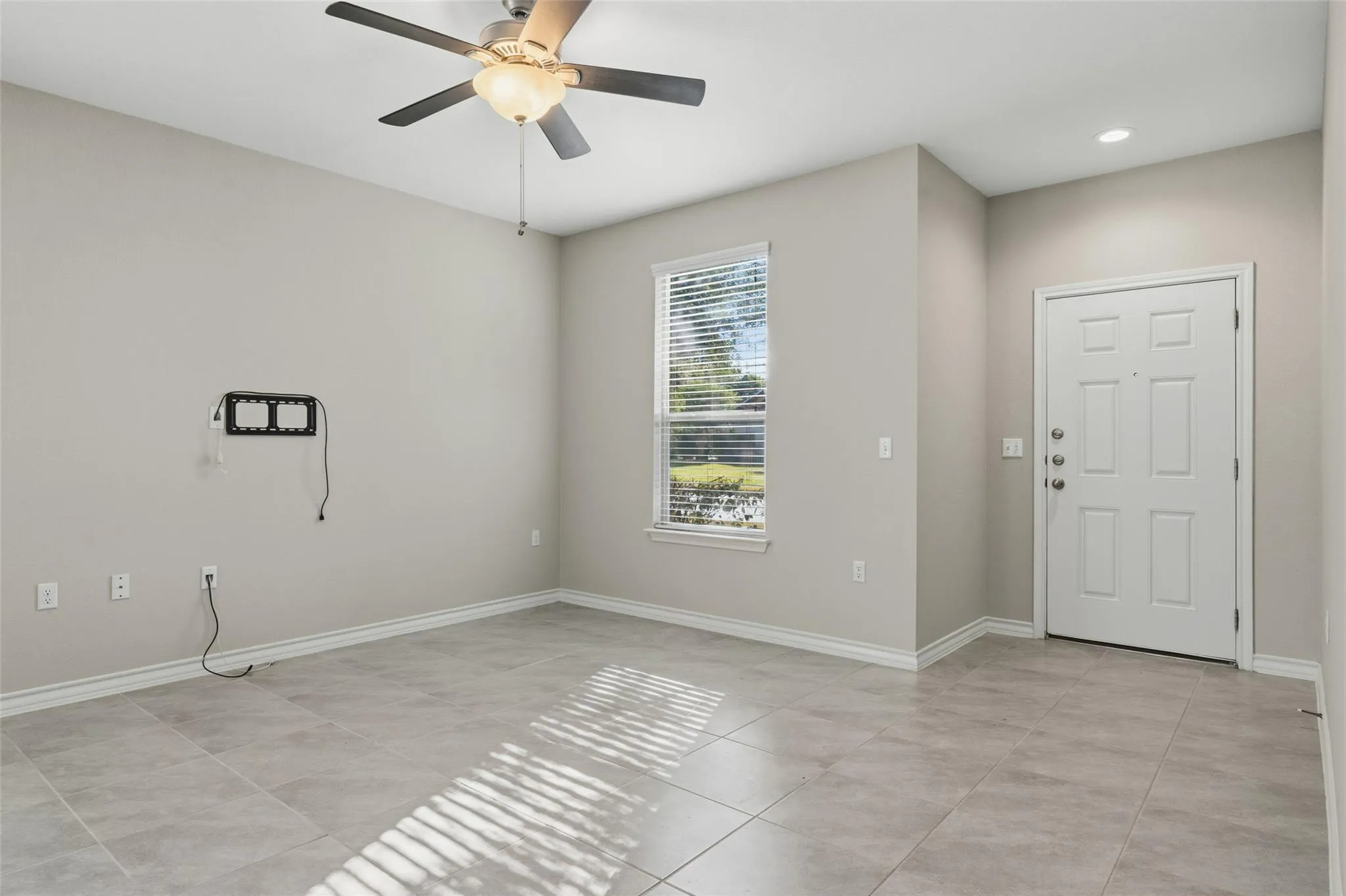 Photo 4 of 1702 LOS OLIVIOS WAY
