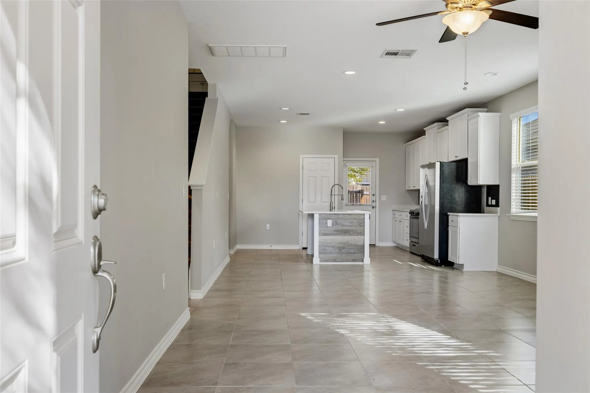 Photo 2 of 1702 LOS OLIVIOS WAY