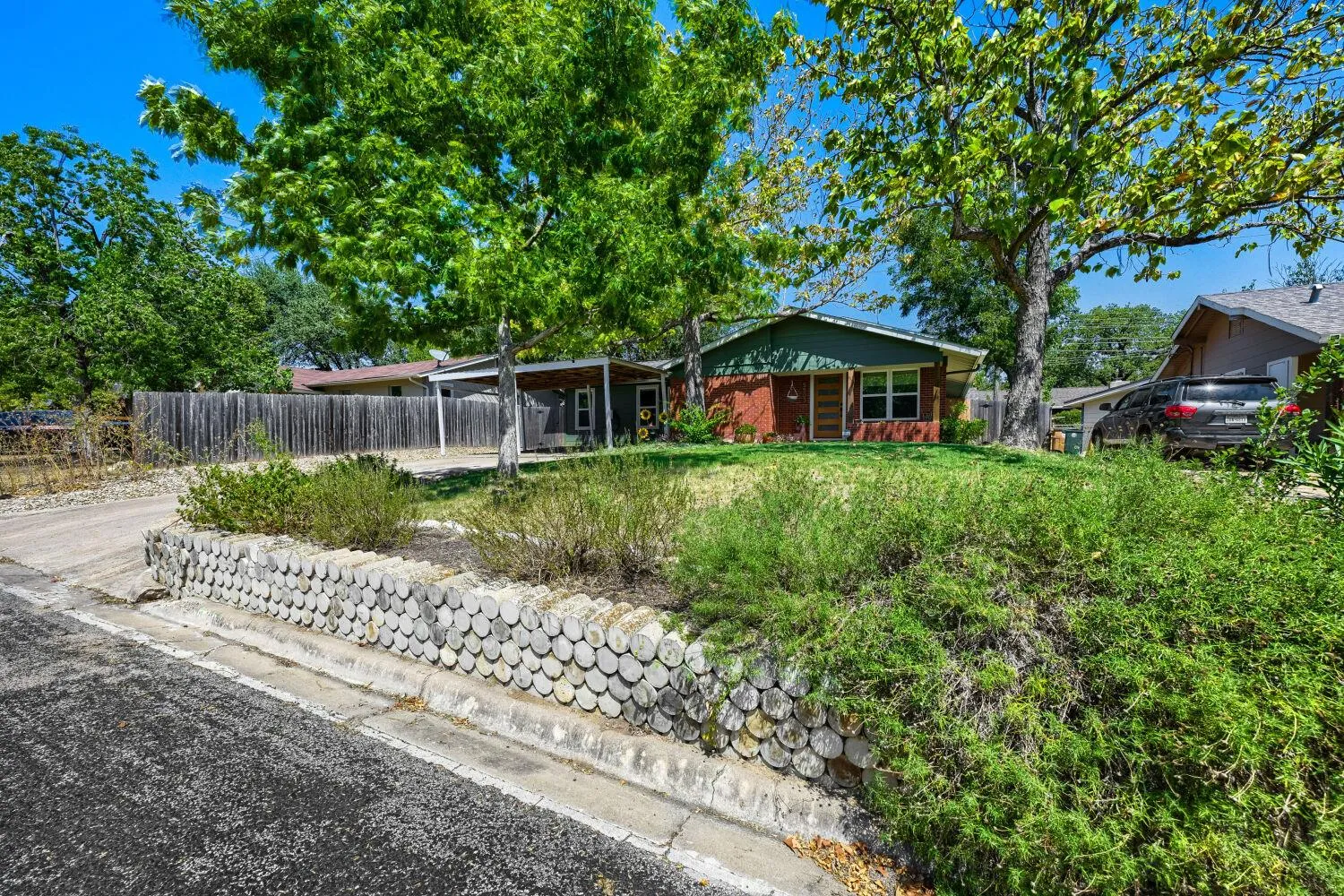 Photo 3 of 5503 WELLINGTON DR