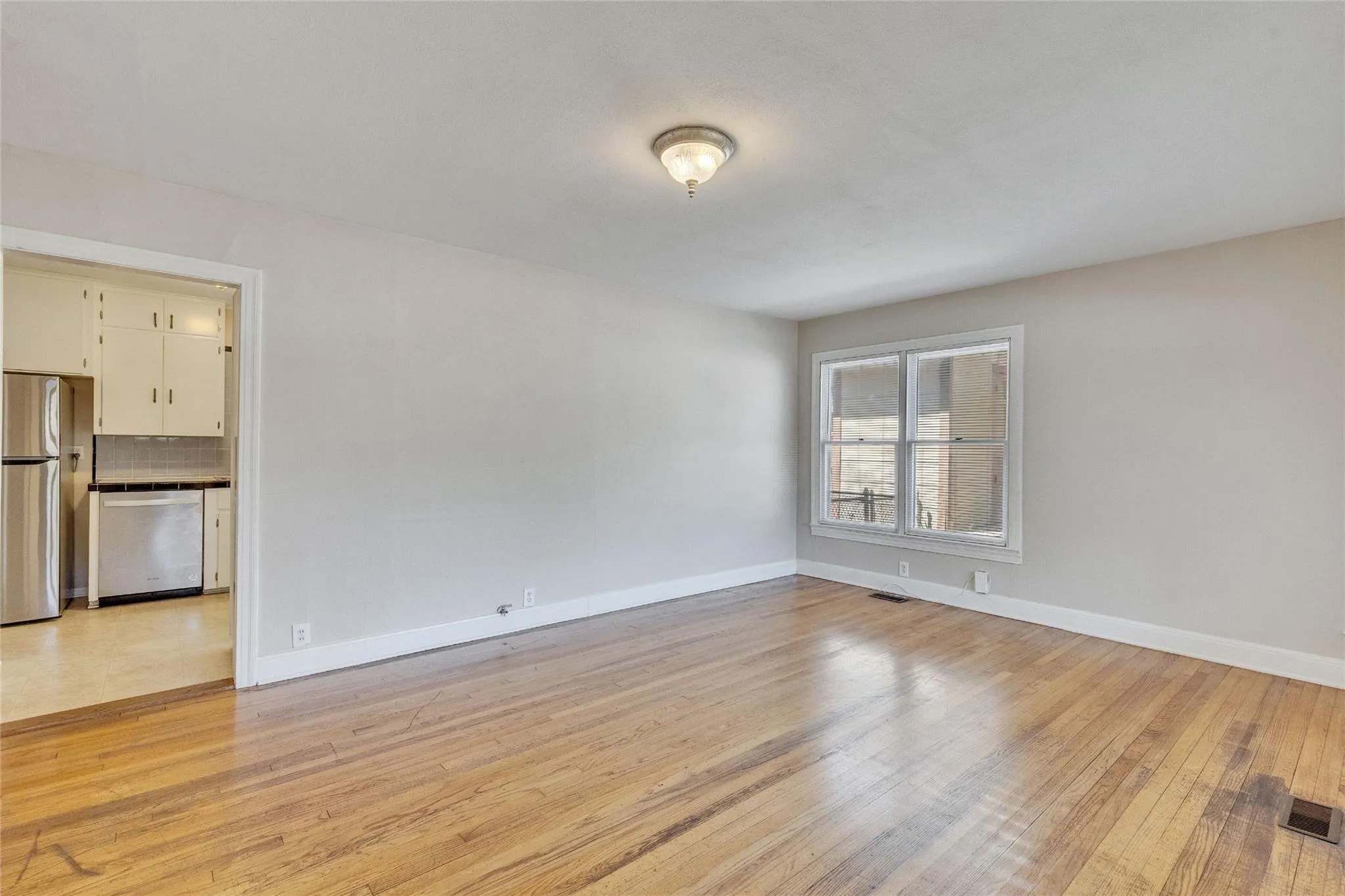 Photo 4 of 3810 BROOKVIEW RD