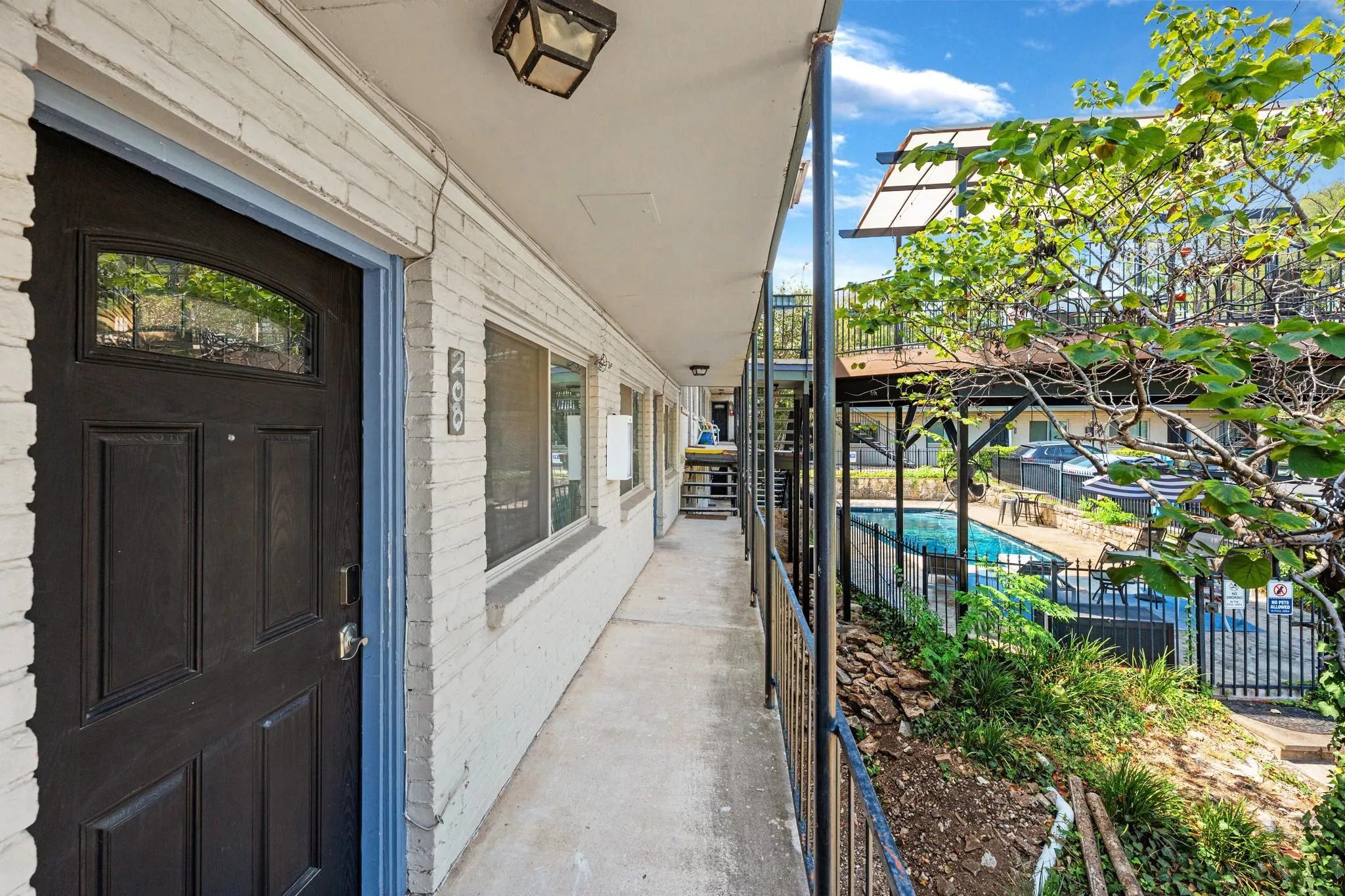 Photo 3 of 1202 NEWNING AVE #208
