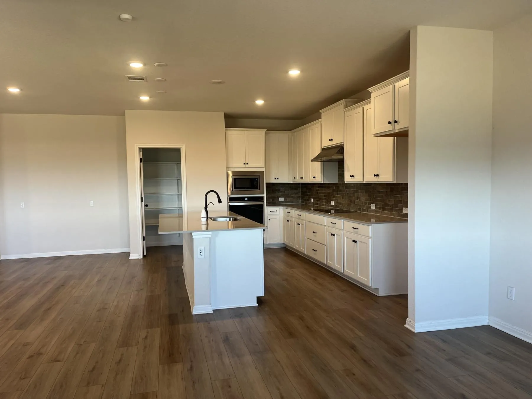 Photo 3 of 3008 OTTAVIANO WAY