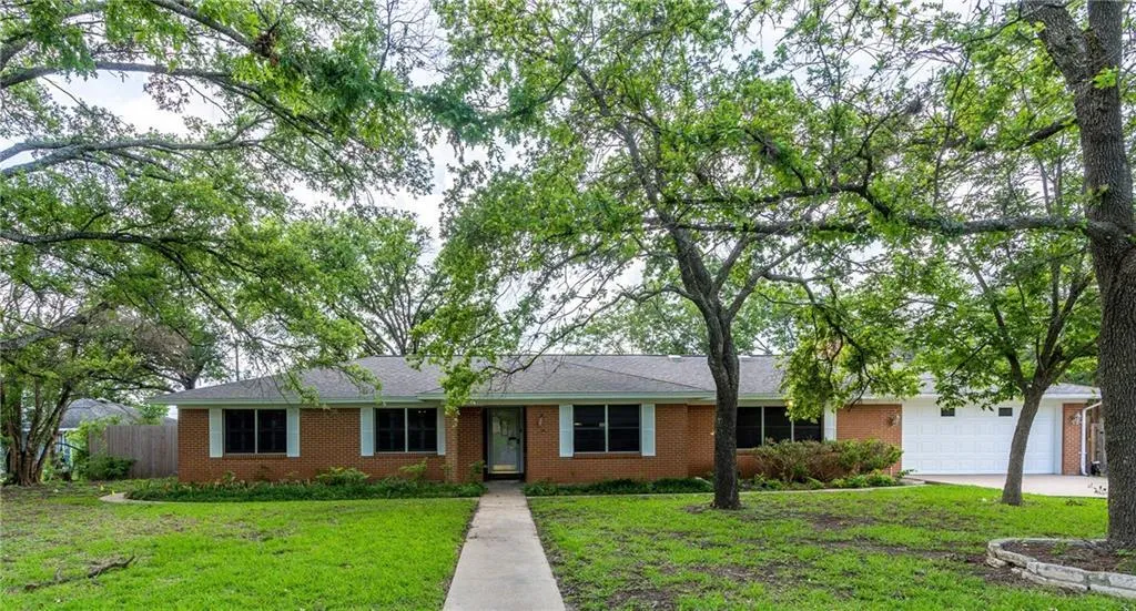 Photo of 12504 SILVER SPUR RD, Austin, 78727