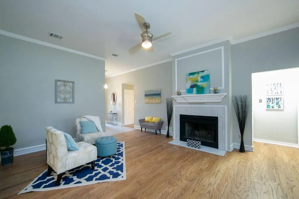 Photo 5 of 13102 VILLA PARK DR
