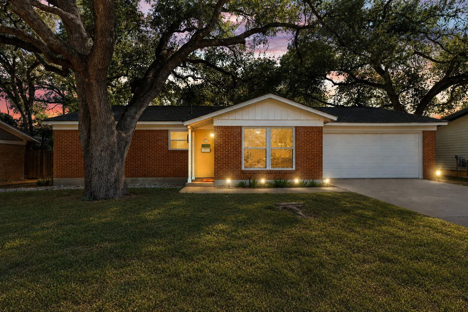 Photo of 2003 FAIR OAKS DR, Austin, TX, 78745