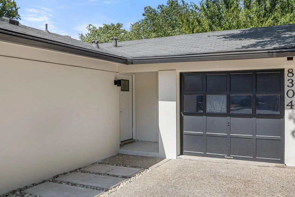 Photo 3 of 8304 MILLWAY DR