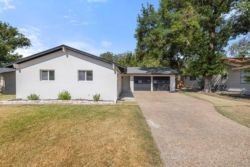 Photo 2 of 8304 MILLWAY DR